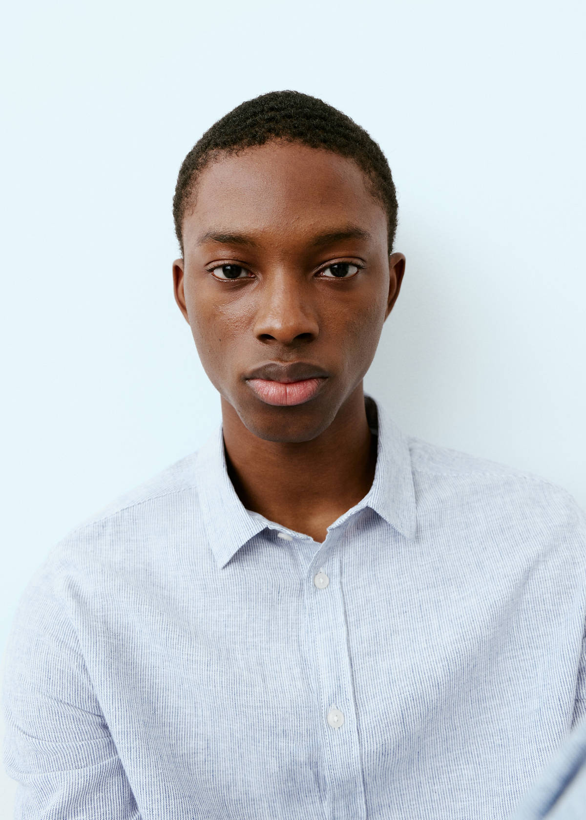 Linen shirt with thin stripes — Navy
