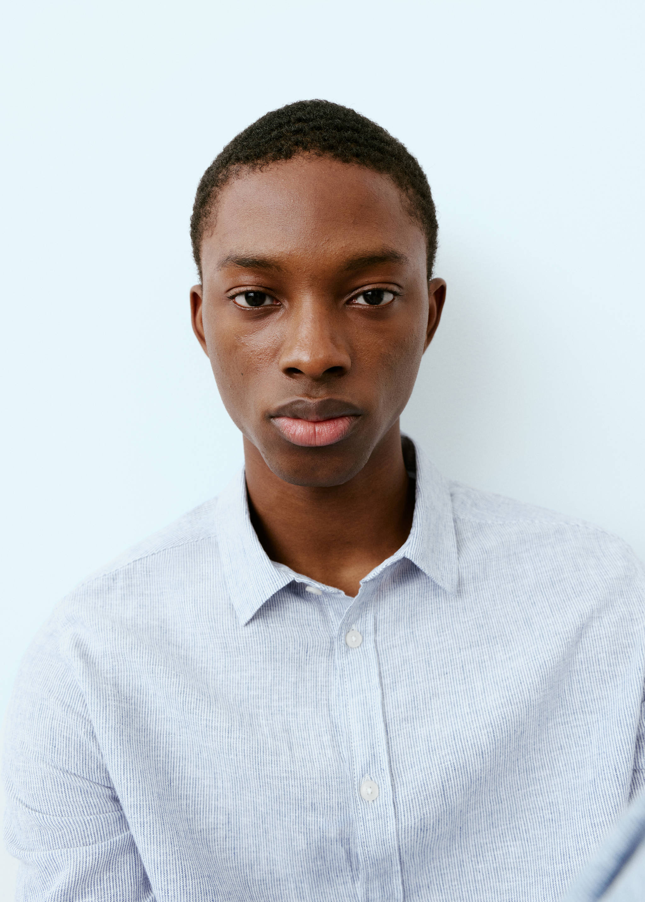 Linen shirt with thin stripes - Details of the article 2