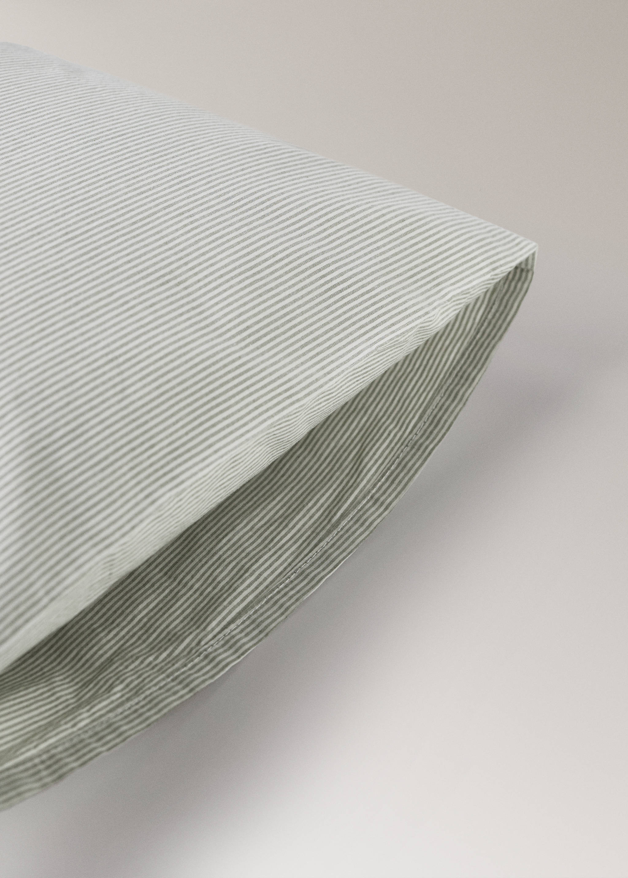 Cot bed pillowcase with fine striped yarn-dyed cotton - Details of the article 1