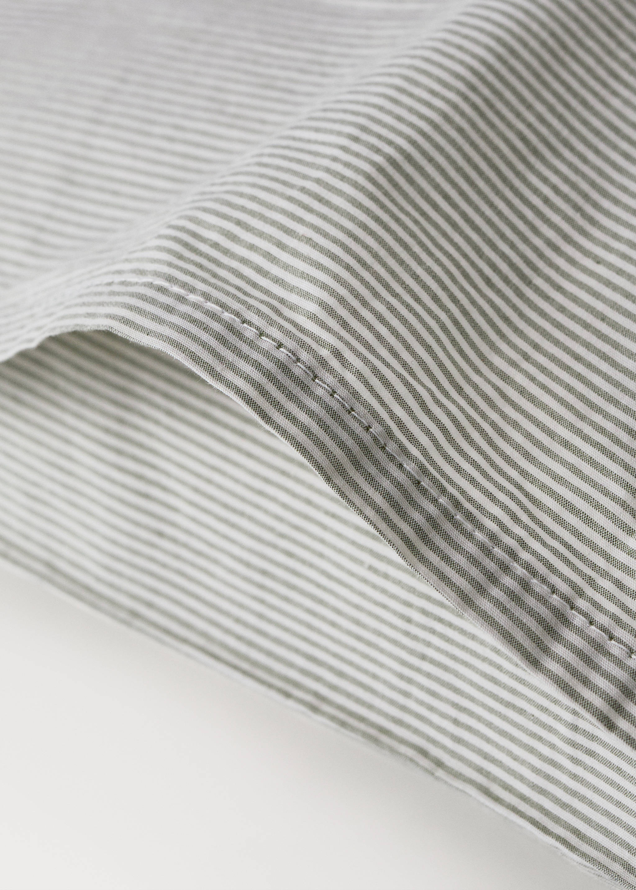 Cot bed pillowcase with fine striped yarn-dyed cotton - Details of the article 2