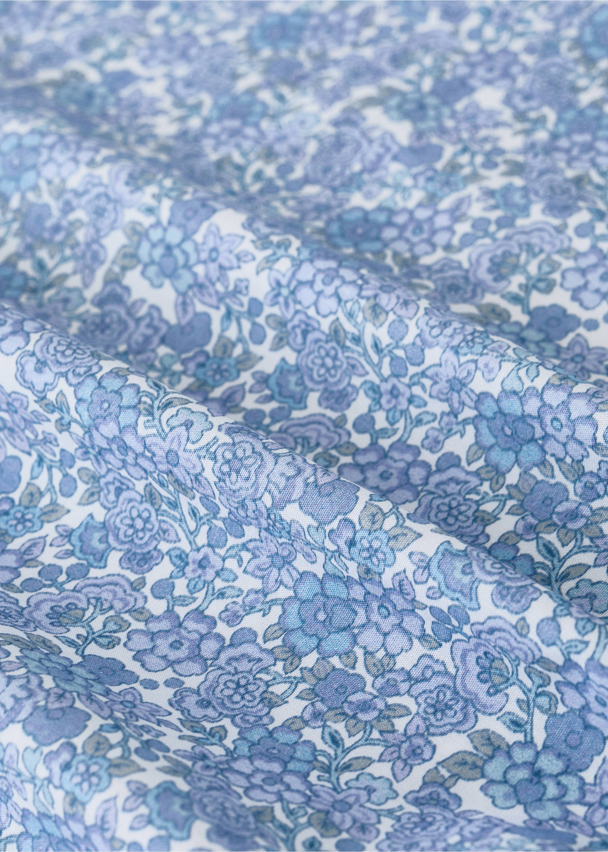 Cot bed top sheet in cotton percale with flowers - Details of the article 2, Blue. Ref: 27094059-00.