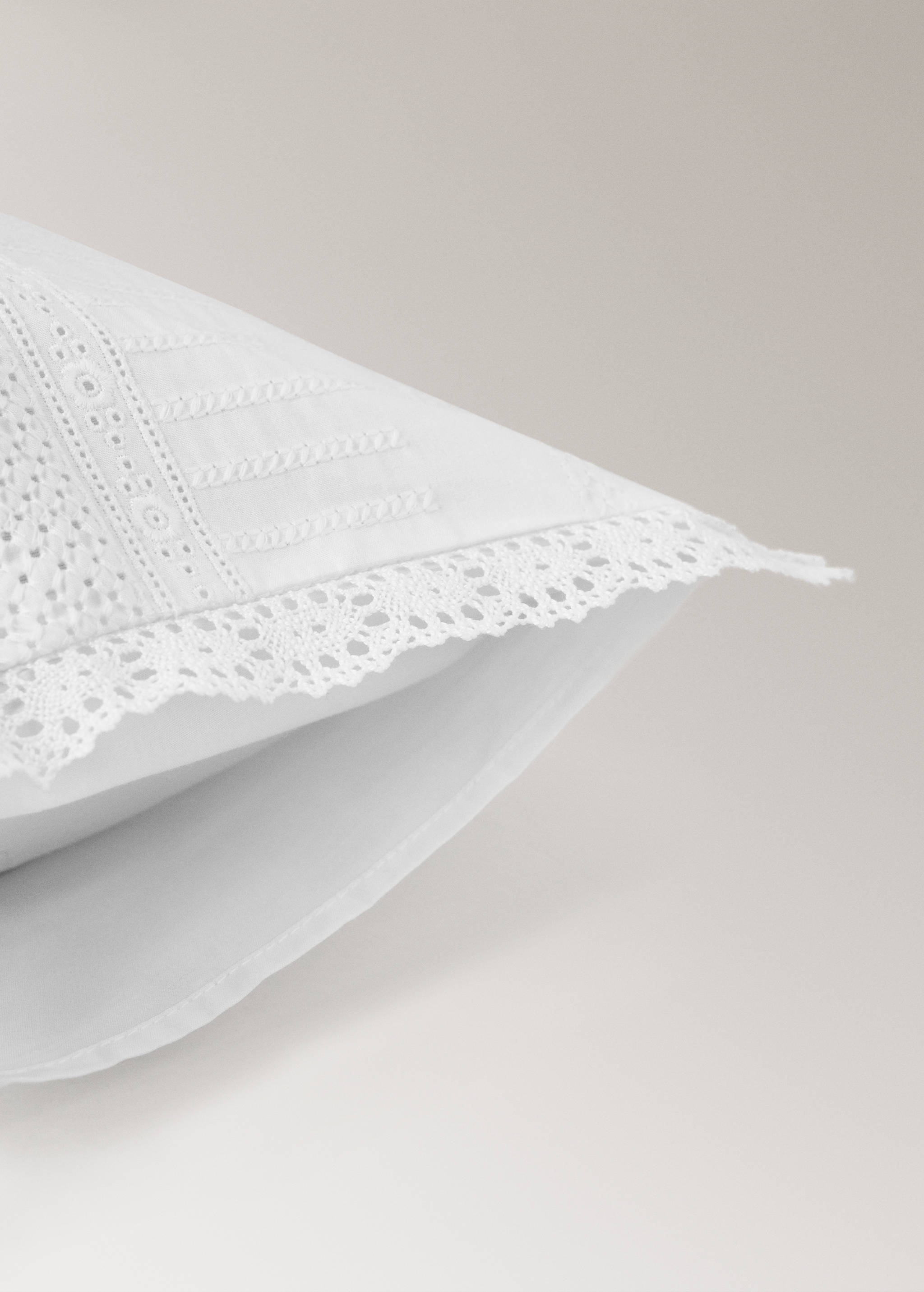 Children's embroidered cotton cushion cover 30x40 cm - Details of the article 2