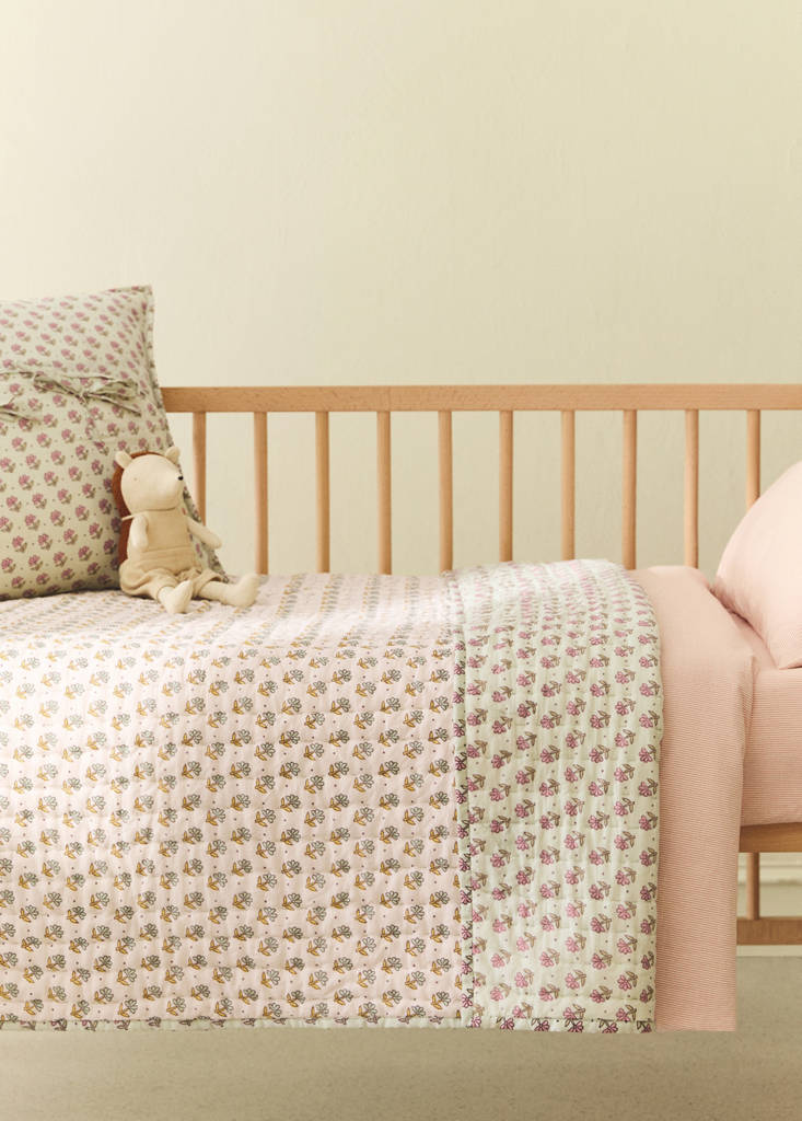 Kinderbettdecke mit Blockprint-Blumenmuster, Bett 90 cm — Pastellrosa