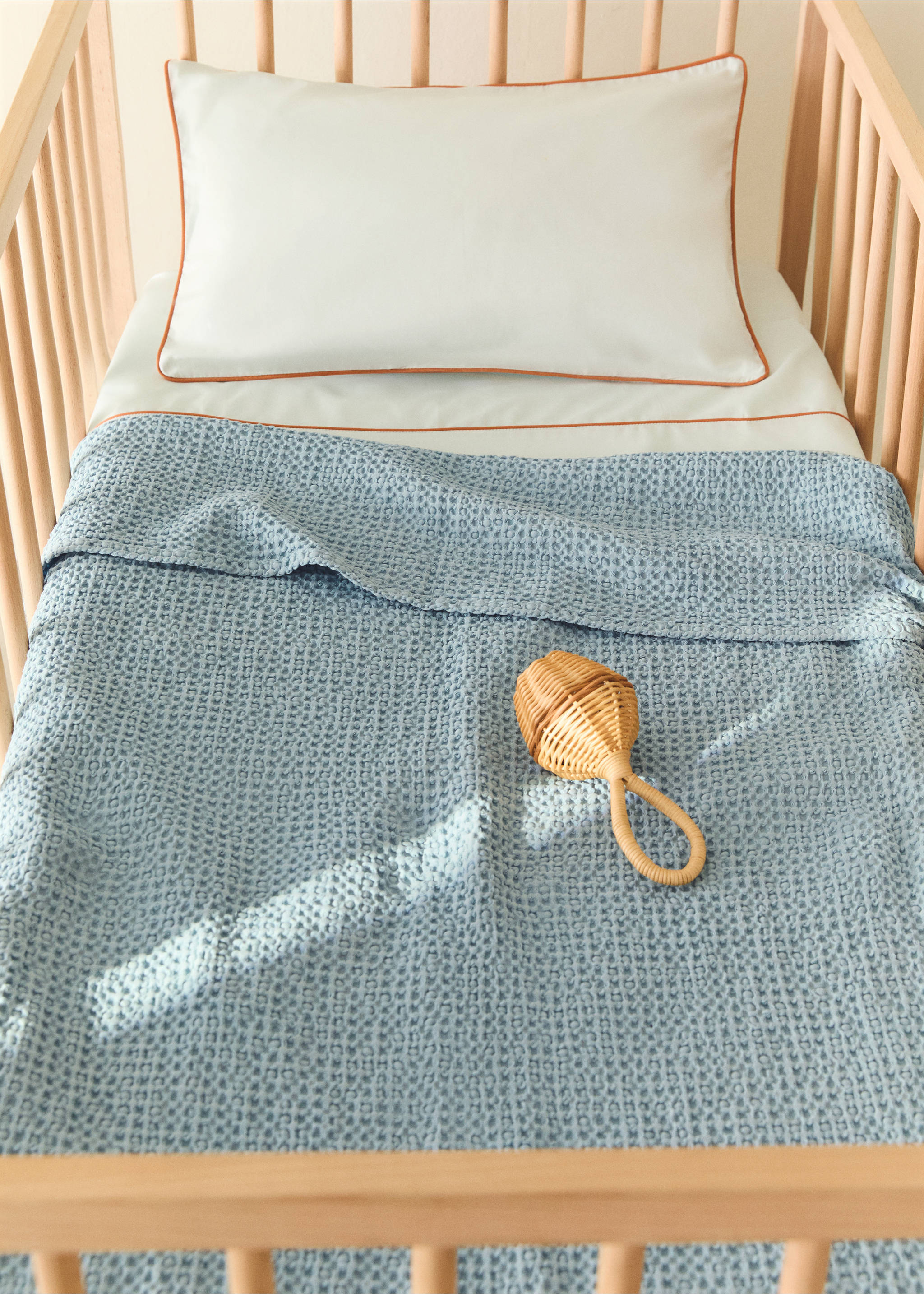 Waffle-cotton garment-dyed bedspread for cot - General plane, Petrol Blue. Ref: 27094075-00.