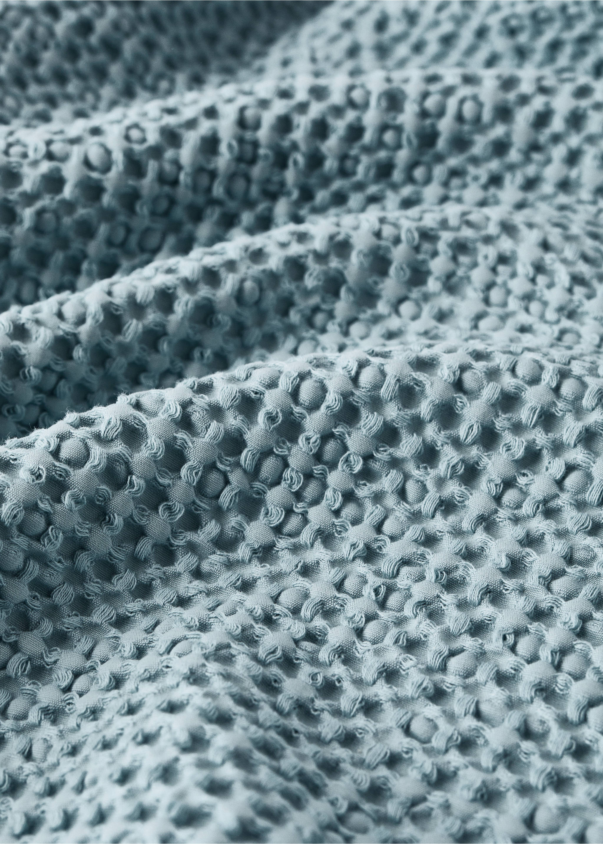 Waffle-cotton garment-dyed bedspread for cot - Details of the article 1, Petrol Blue. Ref: 27094075-00.