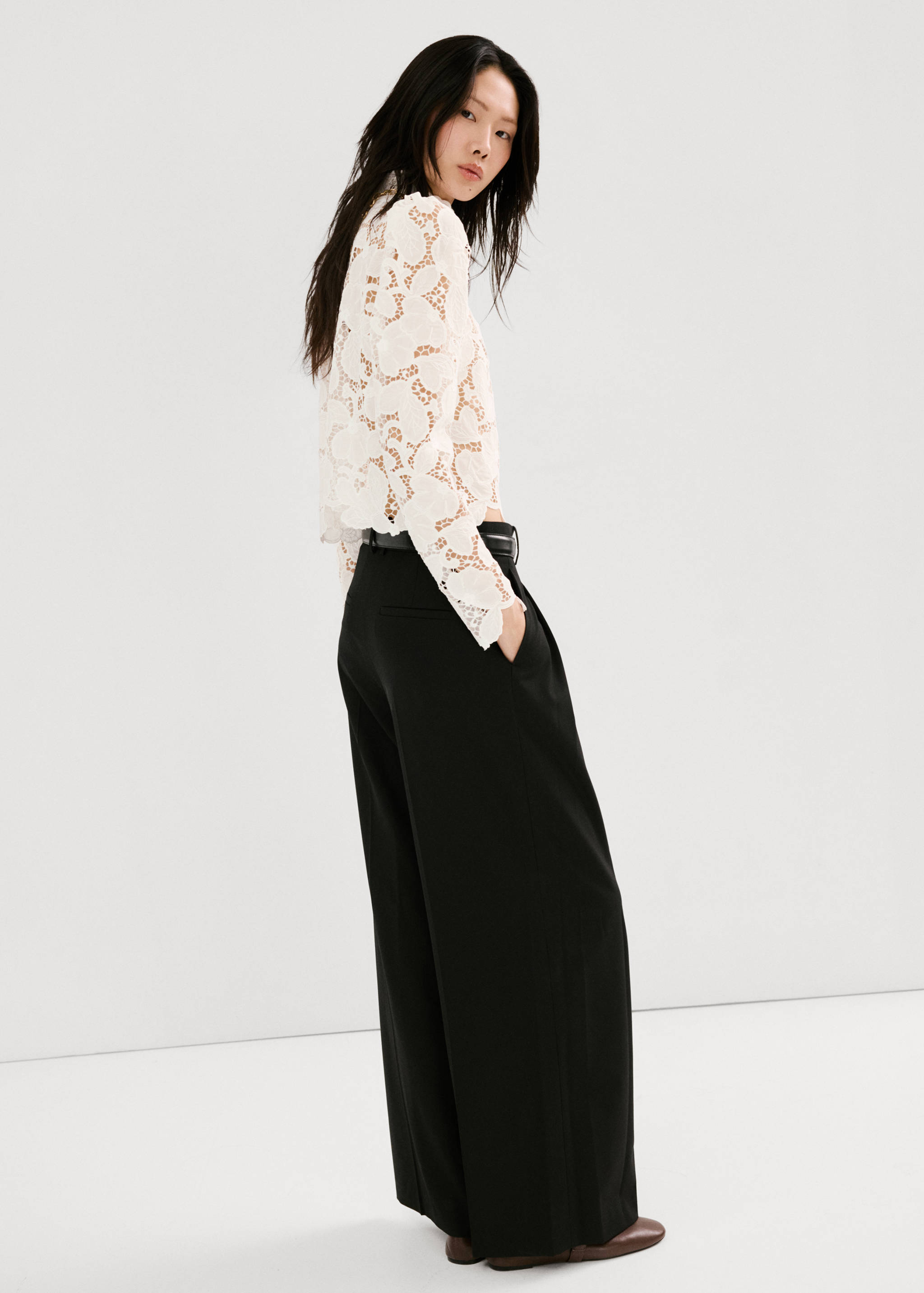 Bluse mit floraler Stickerei - Rückseite des Artikels