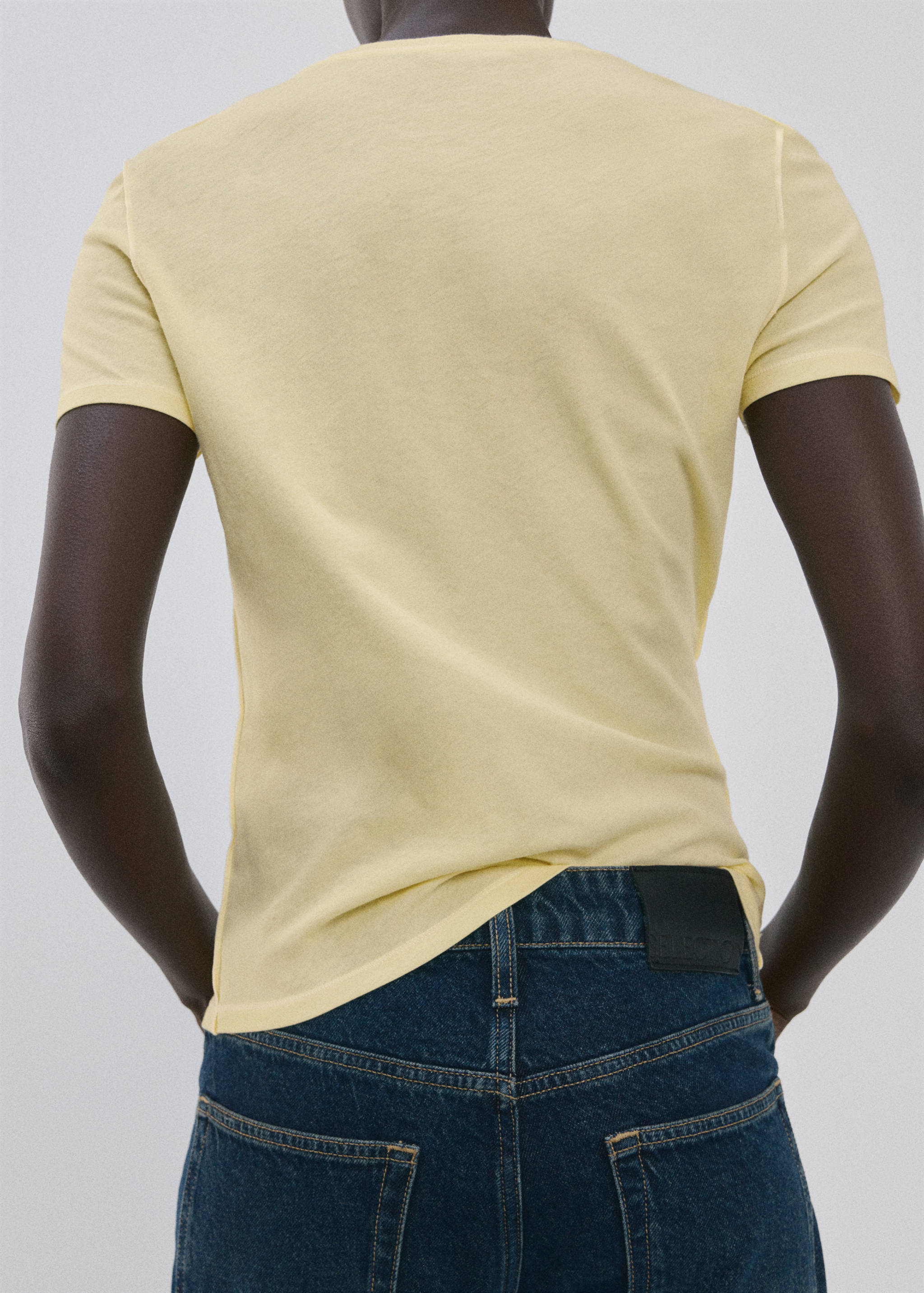 Cotton T-shirt with seams - Reverse of the article