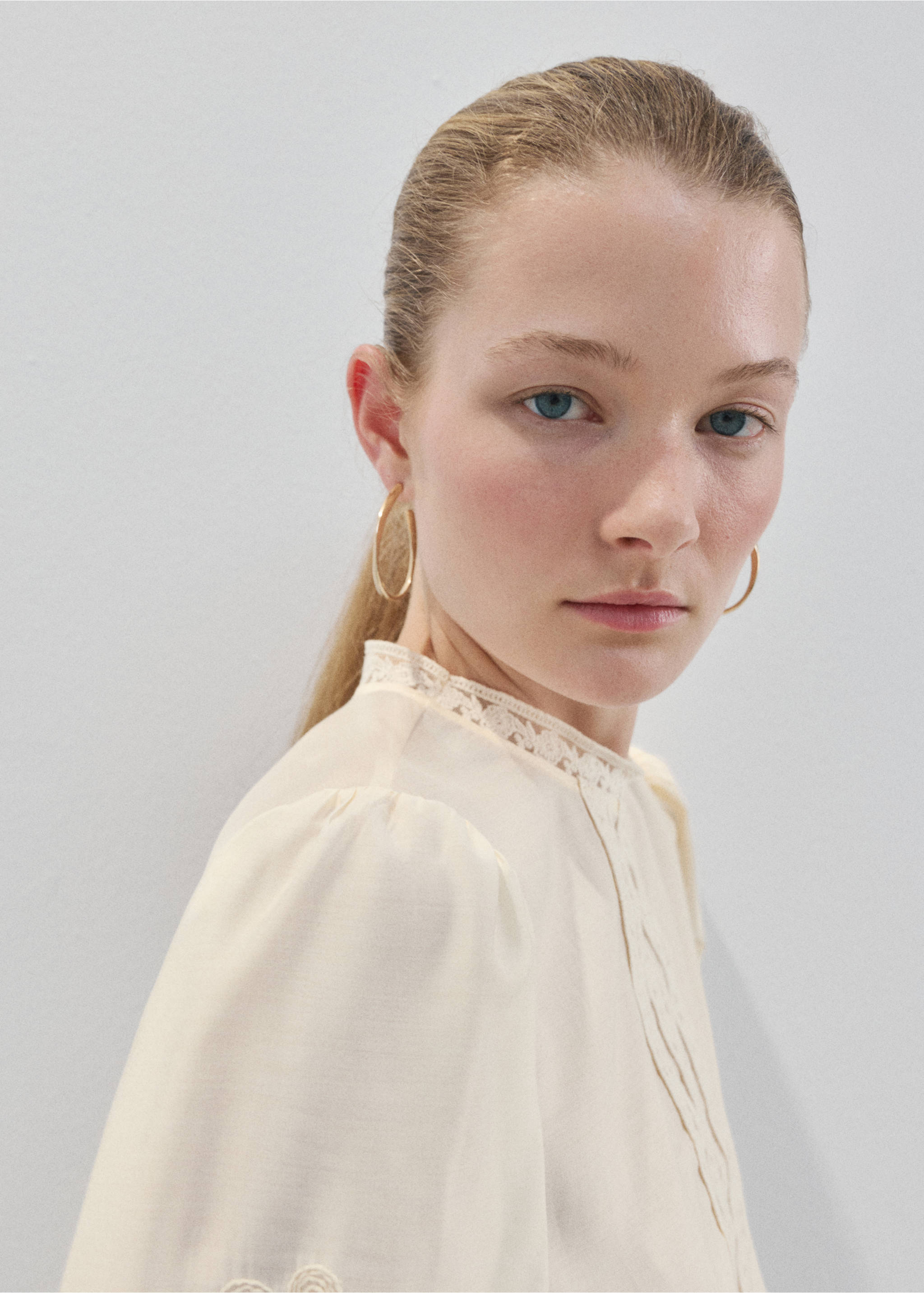 Cotton blouse with floral embroidery - Details of the article 1, Ecru. Ref: 27094082-00.