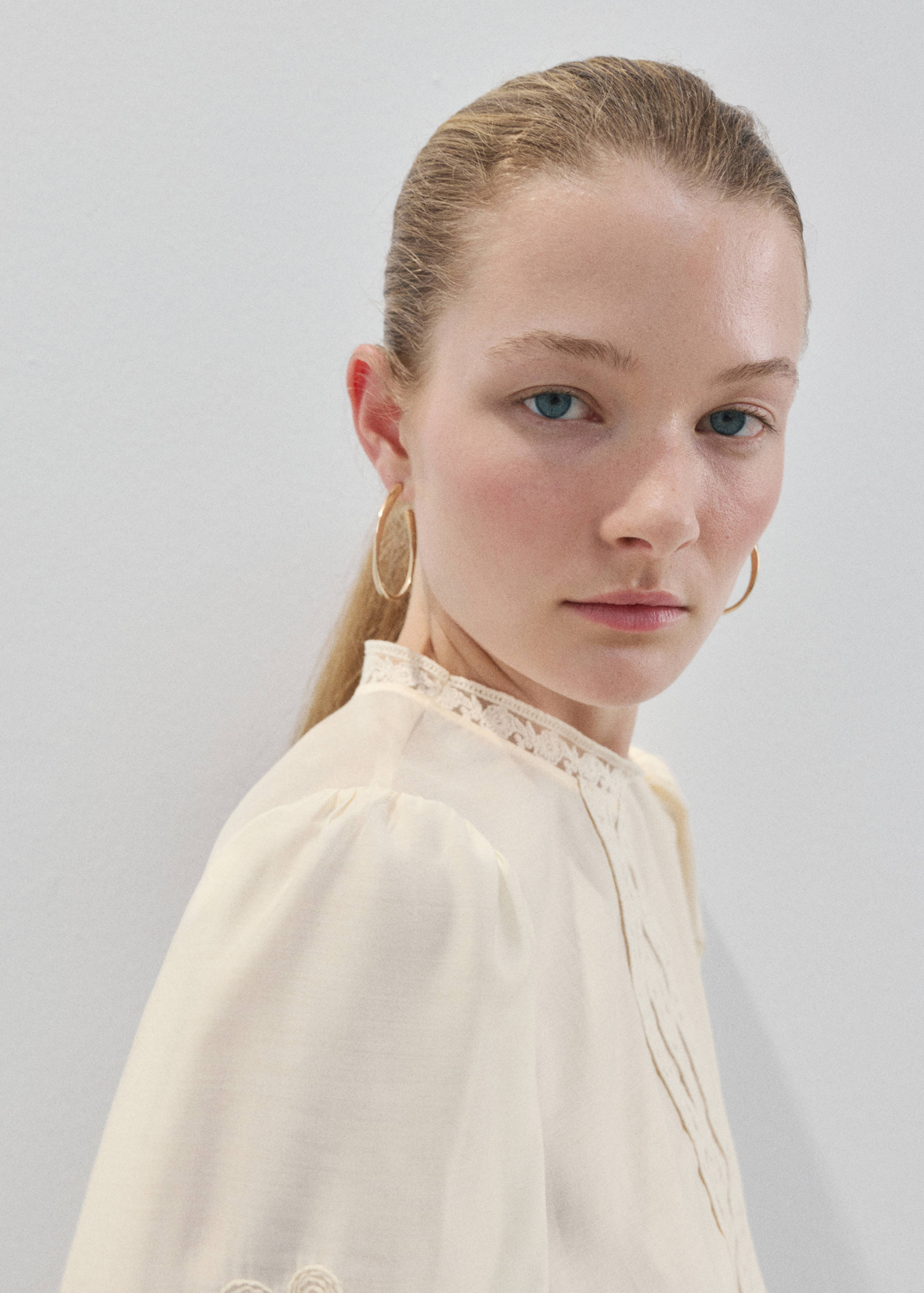 Cotton blouse with floral embroidery - Details of the article 1