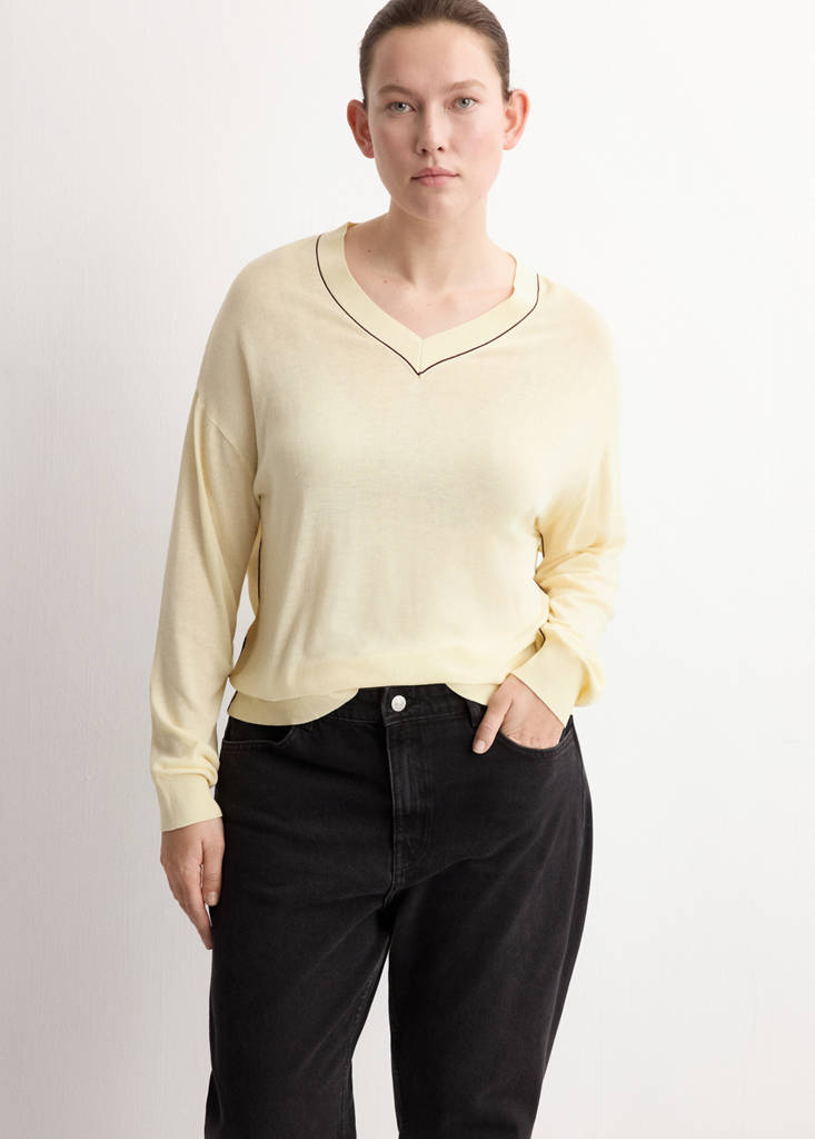 V-neck sweater with contrast trim — Pastel Yellow
