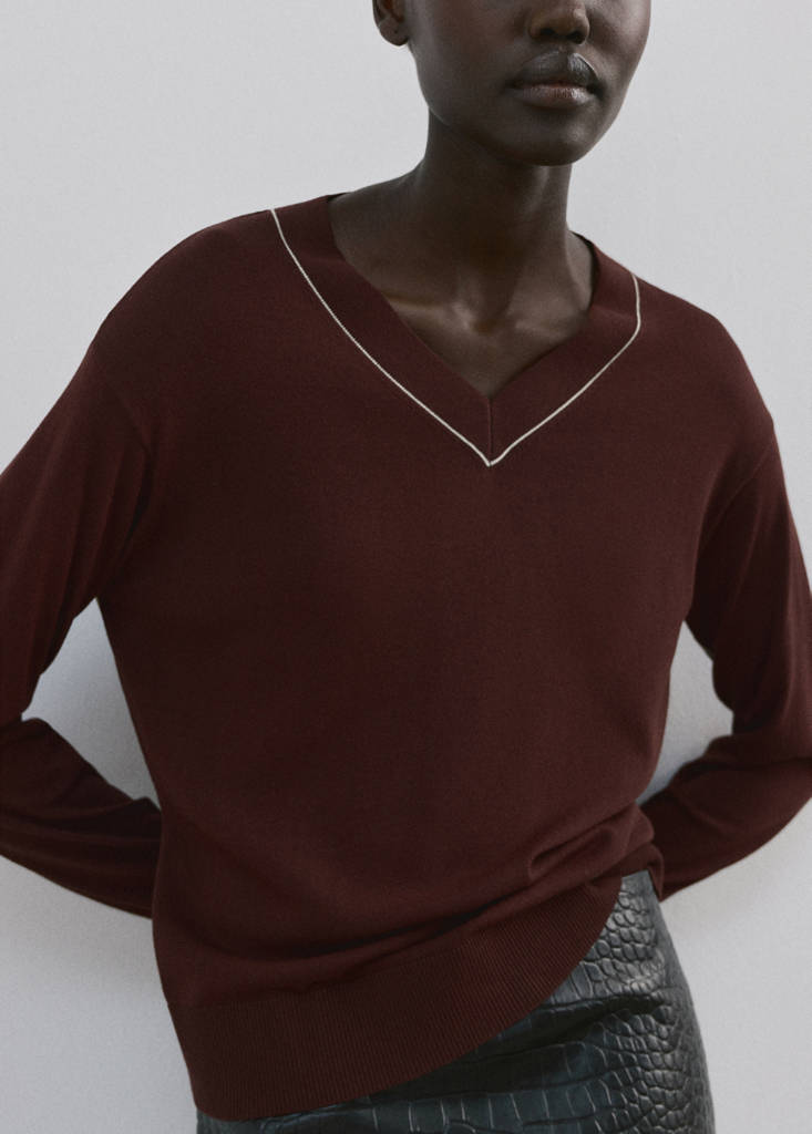 V-neck sweater with contrast trim — Chocolate