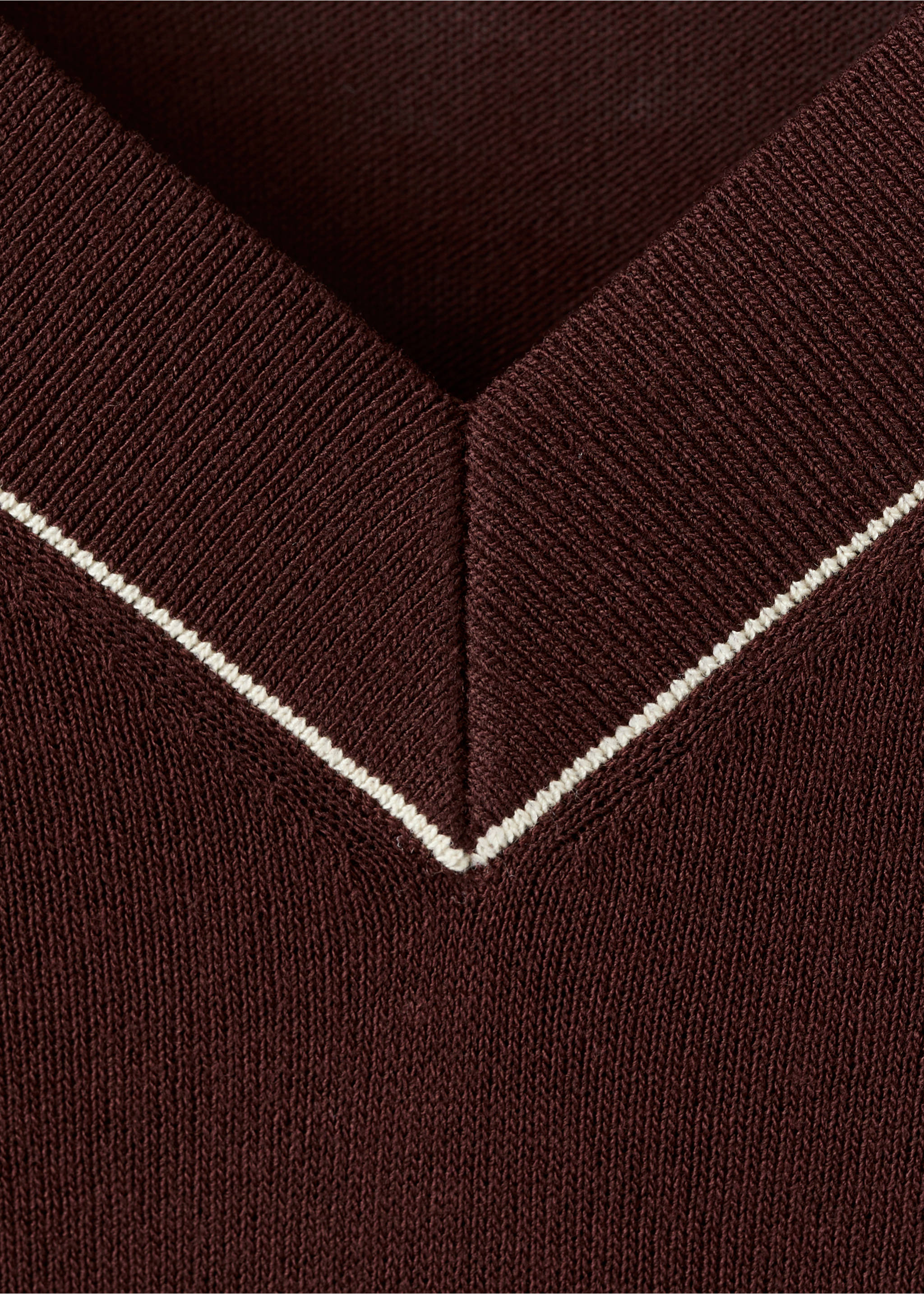 V-neck sweater with contrast trim - Details of the article 8, Chocolate. Ref: 27094083-00.
