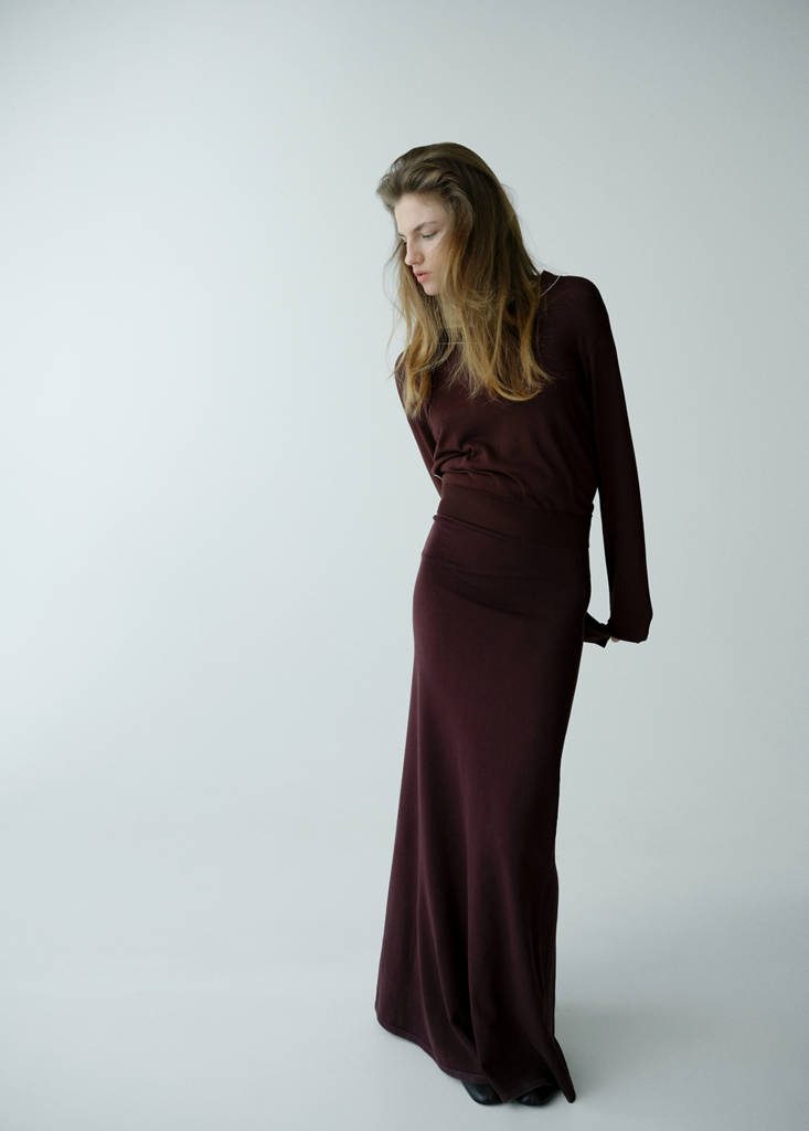 V-neck sweater with contrast trim — Chocolate