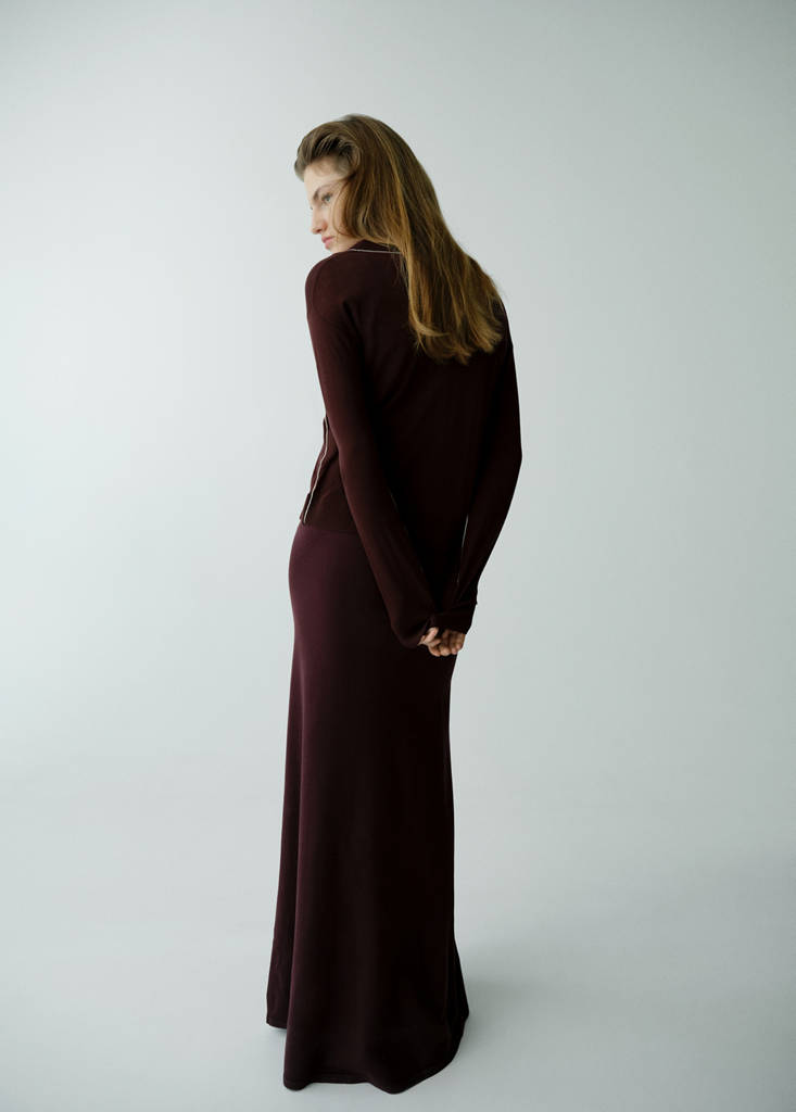 V-neck sweater with contrast trim — Chocolate