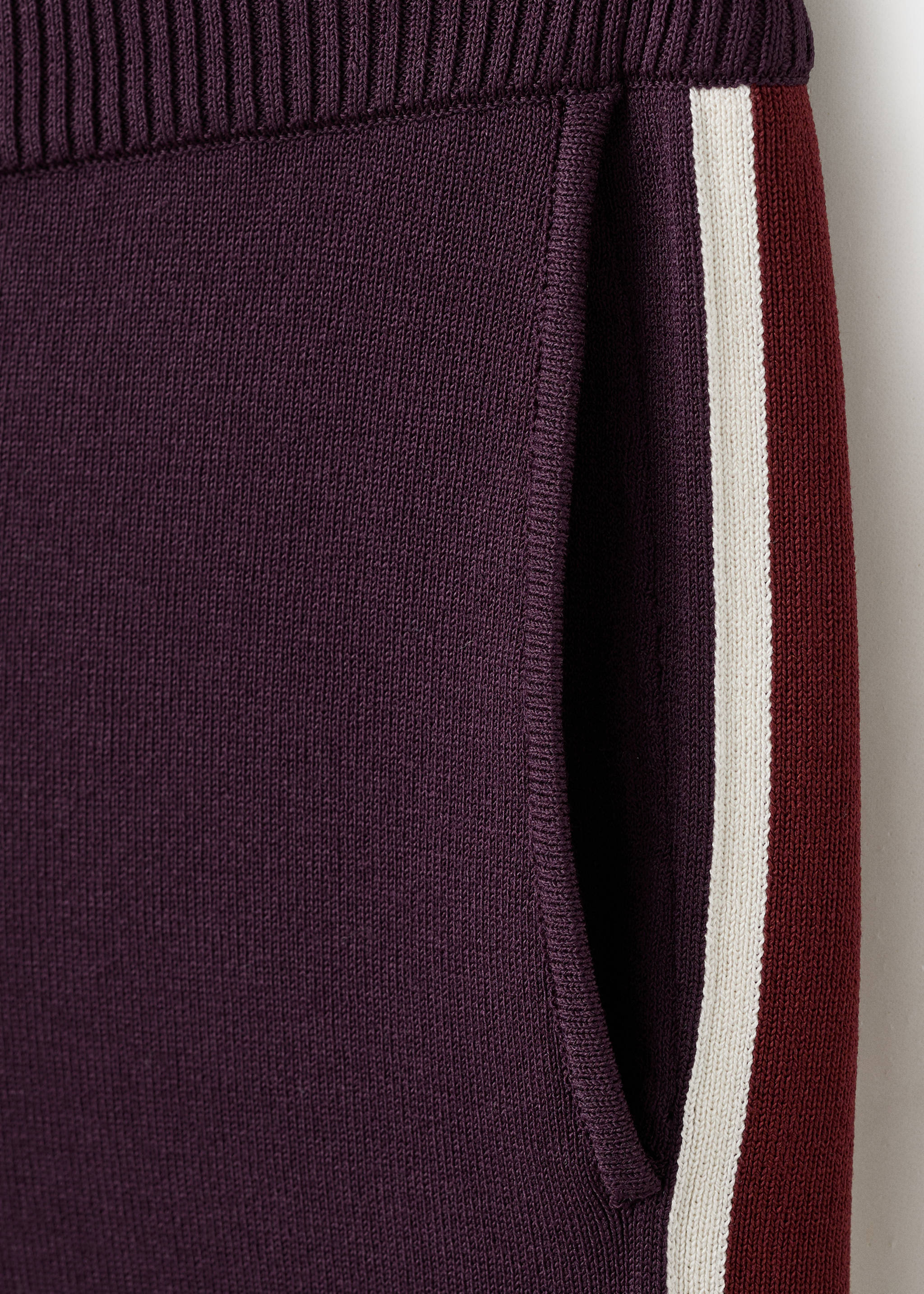 Knitted trousers with contrasting stripes - Details of the article 0