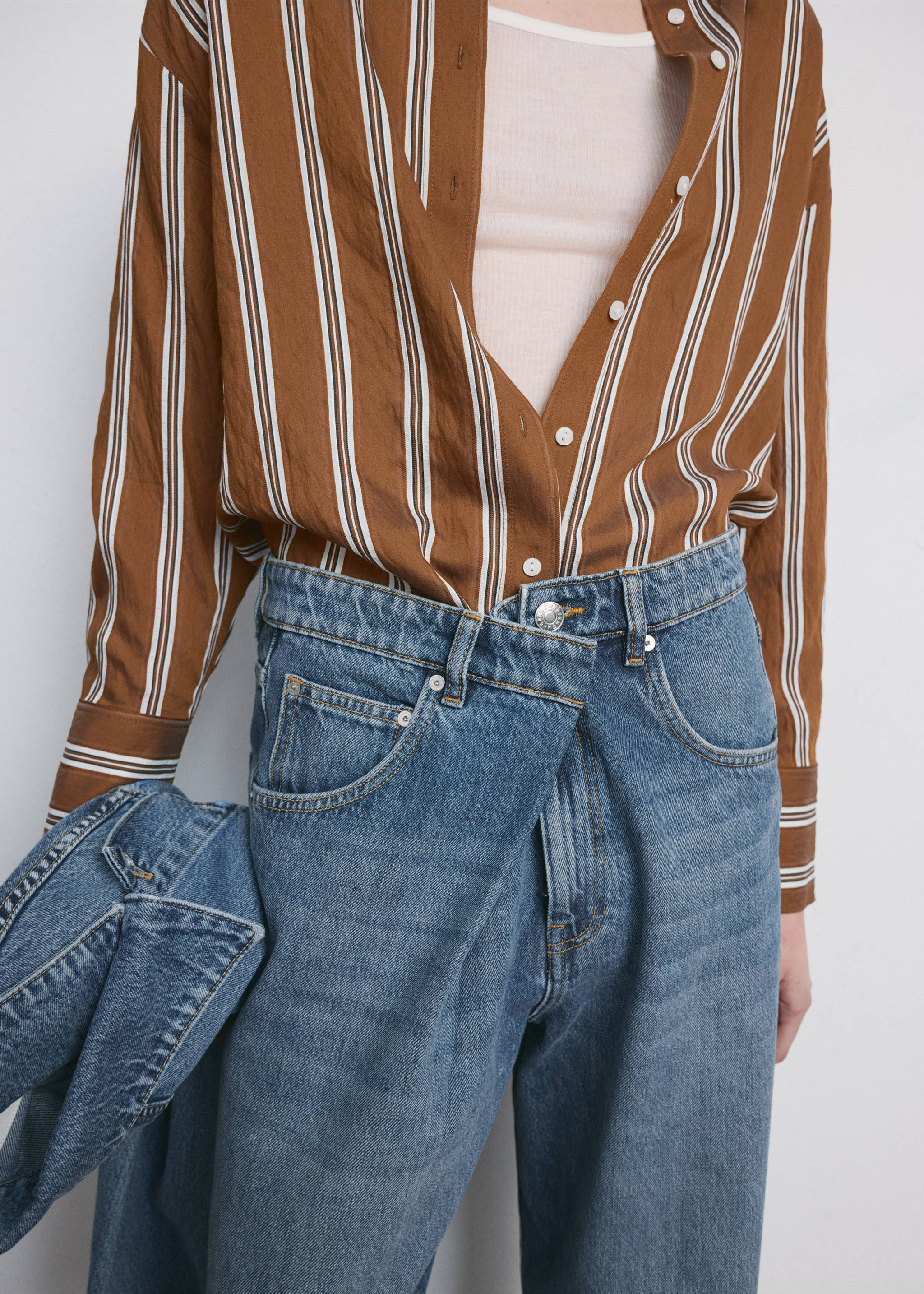 Mid-rise balloon jeans - Details of the article 6, Medium Blue. Ref: 27094094-00.