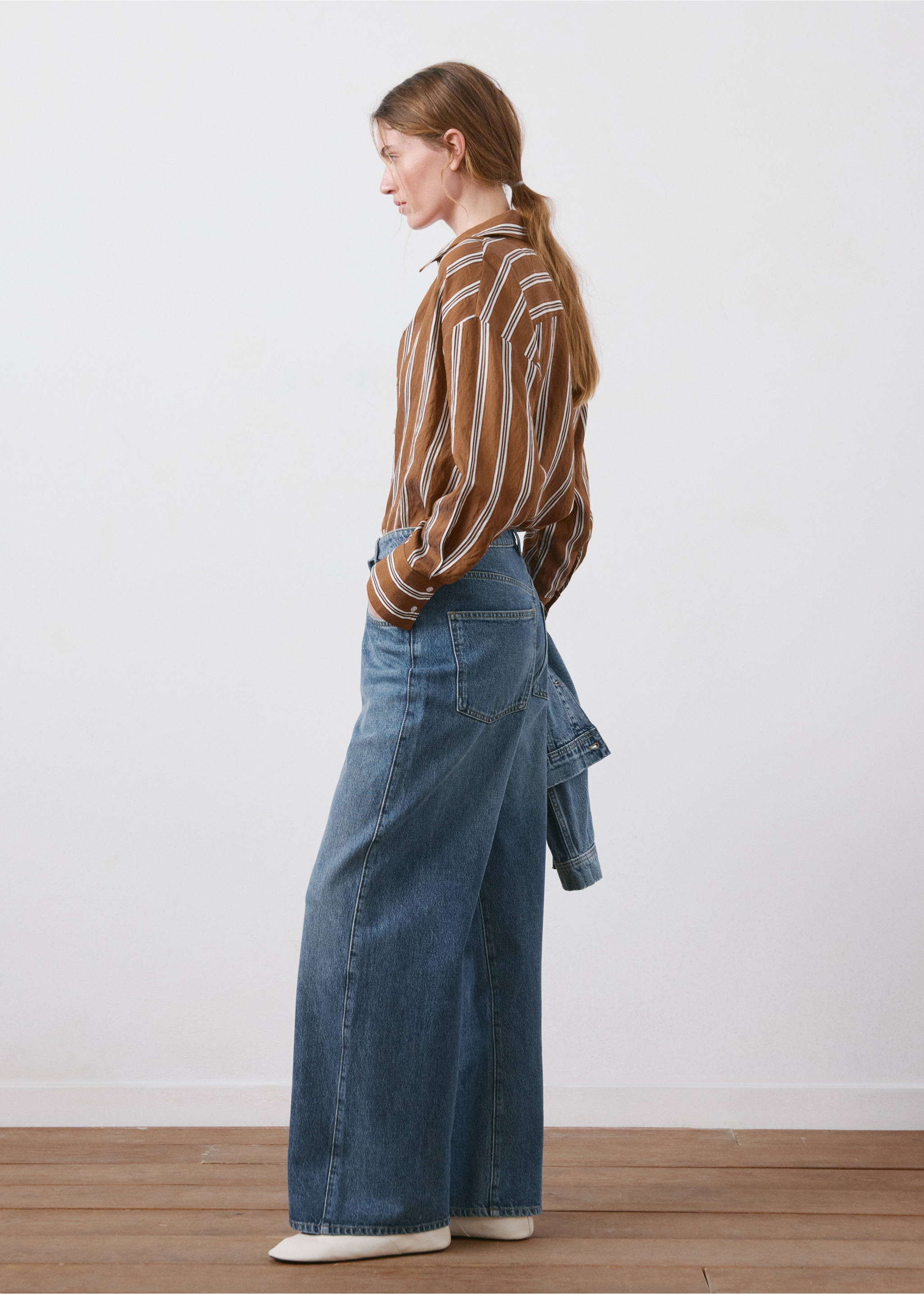 Mid-rise balloon jeans - Details of the article 2, Medium Blue. Ref: 27094094-00.