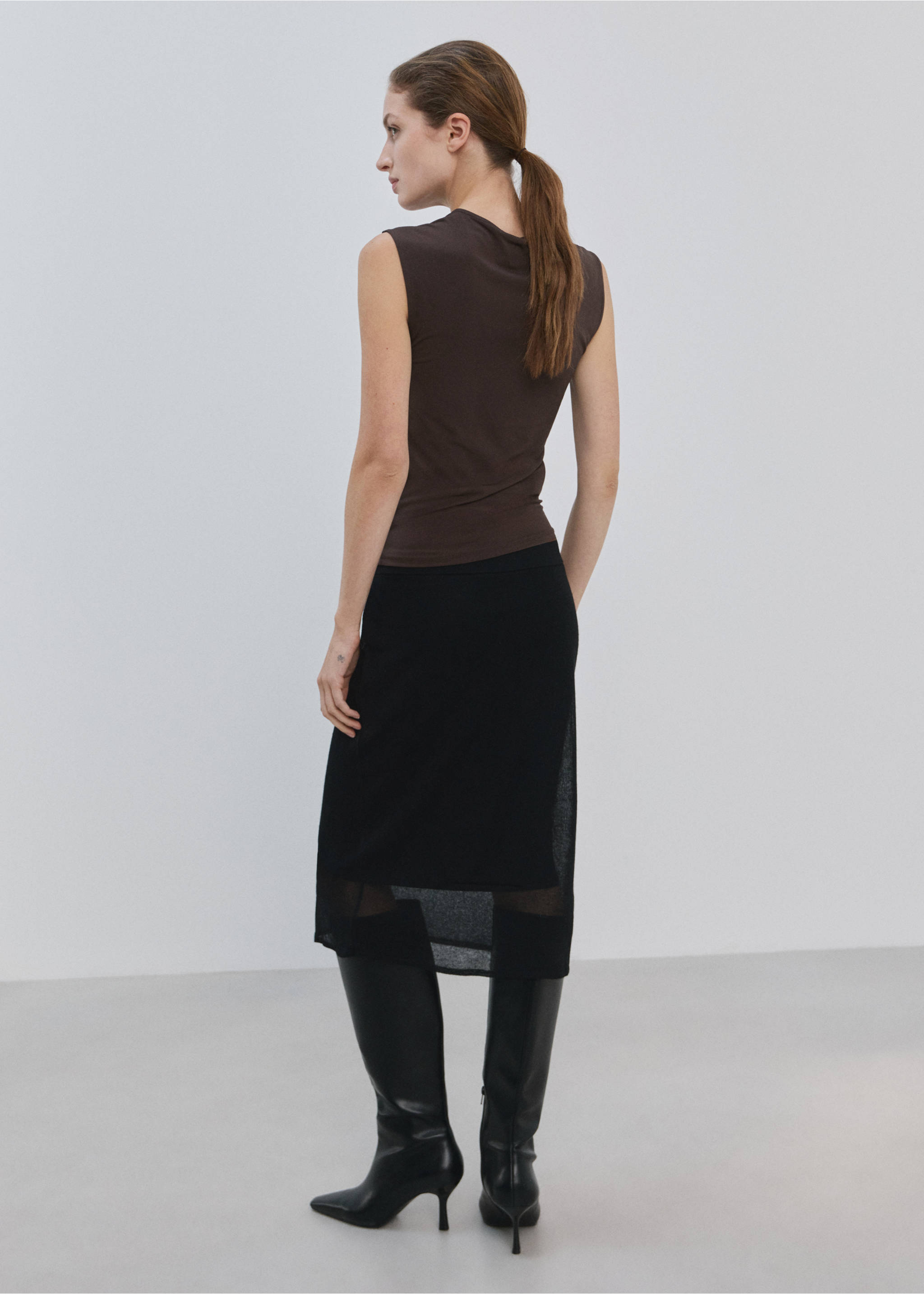 เสื้อเข้ารูปจีบรูช - ด้านหลังของสินค้า, สีน้ำตาล. Ref: 27094098-00.