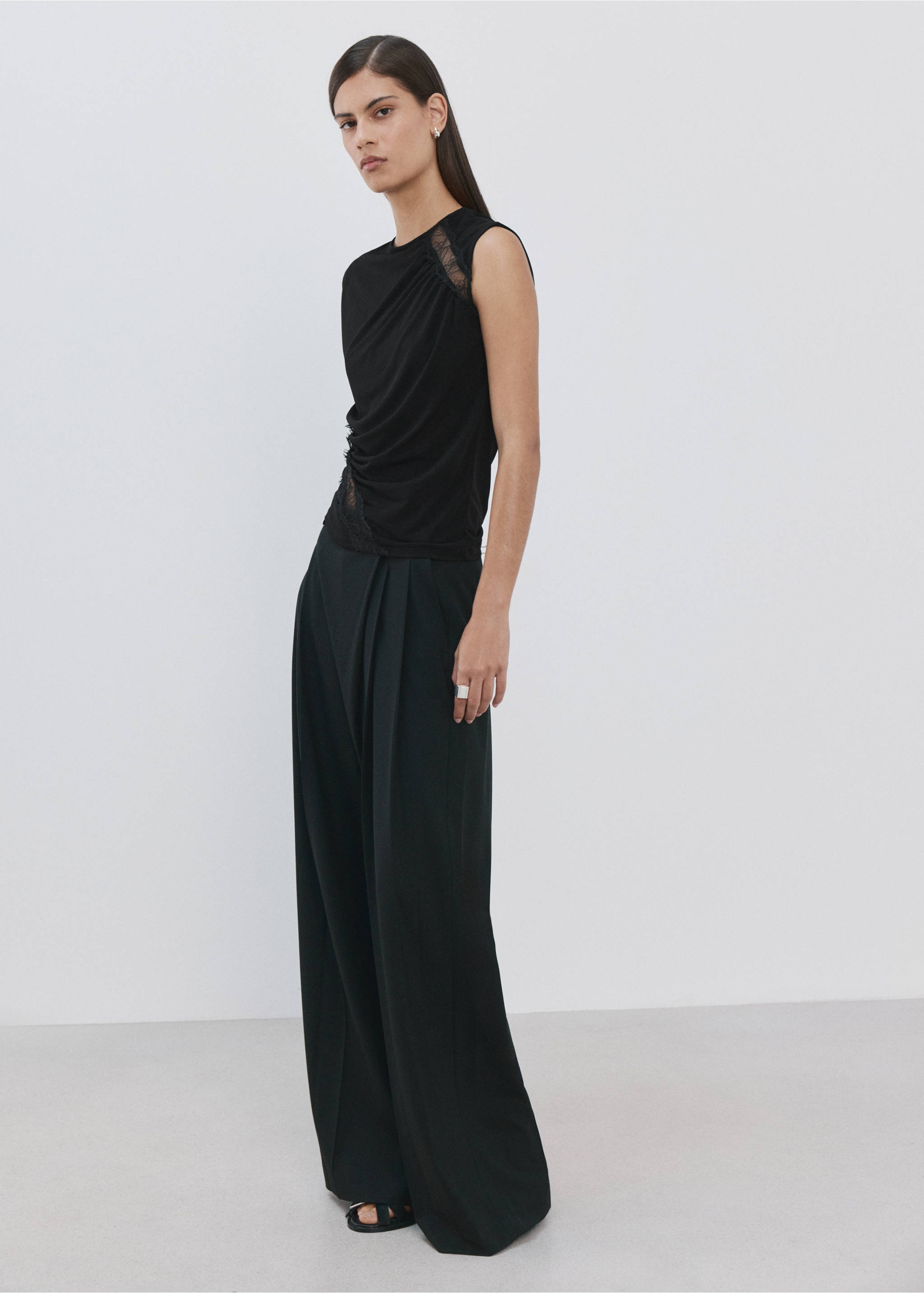 Top entallado fruncido - Plano general, Negro. Ref: 27094098-00.