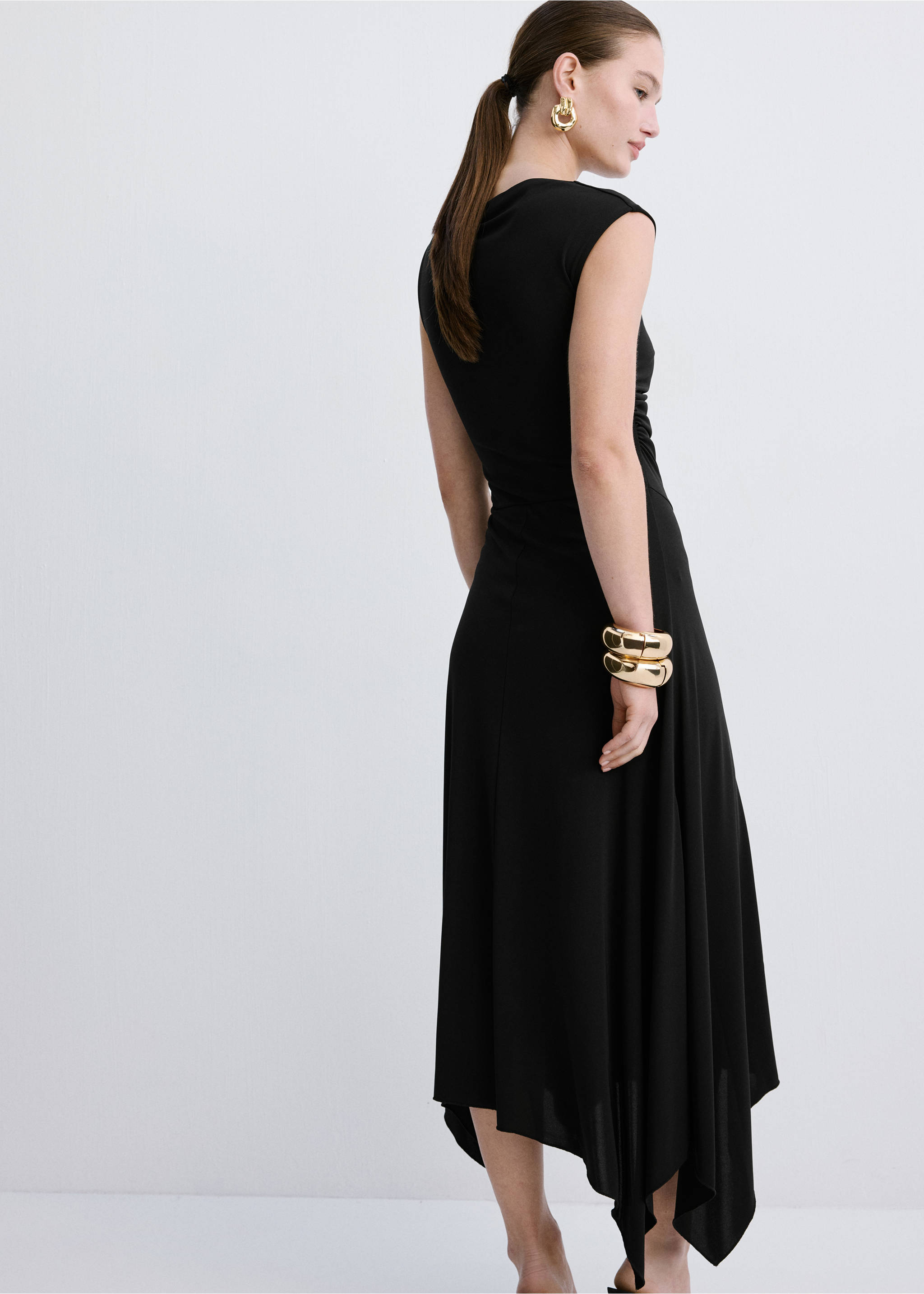 Asymmetrical flared dress - Reverse of the article, Black. Ref: 27094099-00.