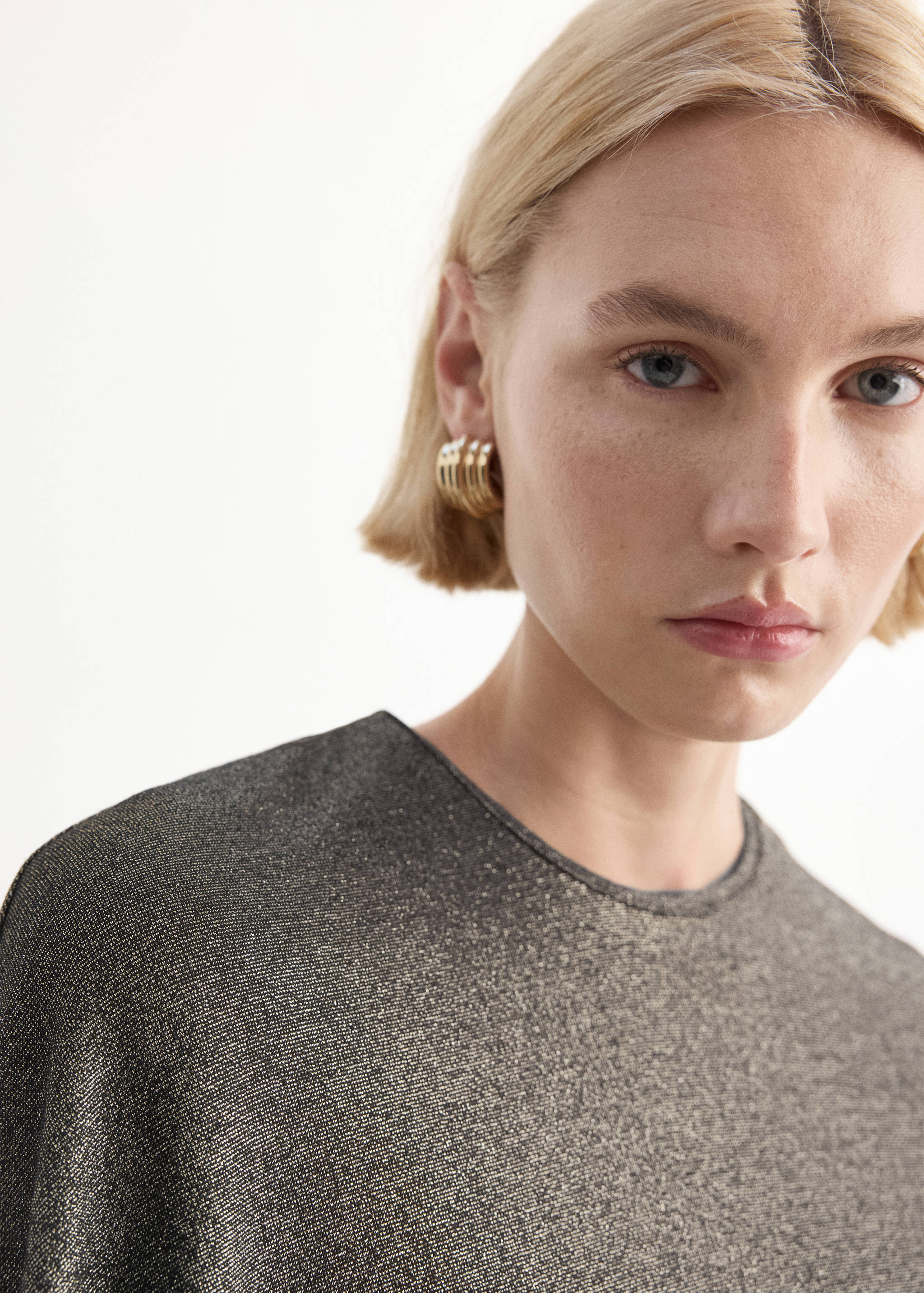 Asymmetric lúrex cape - Details of the article 1