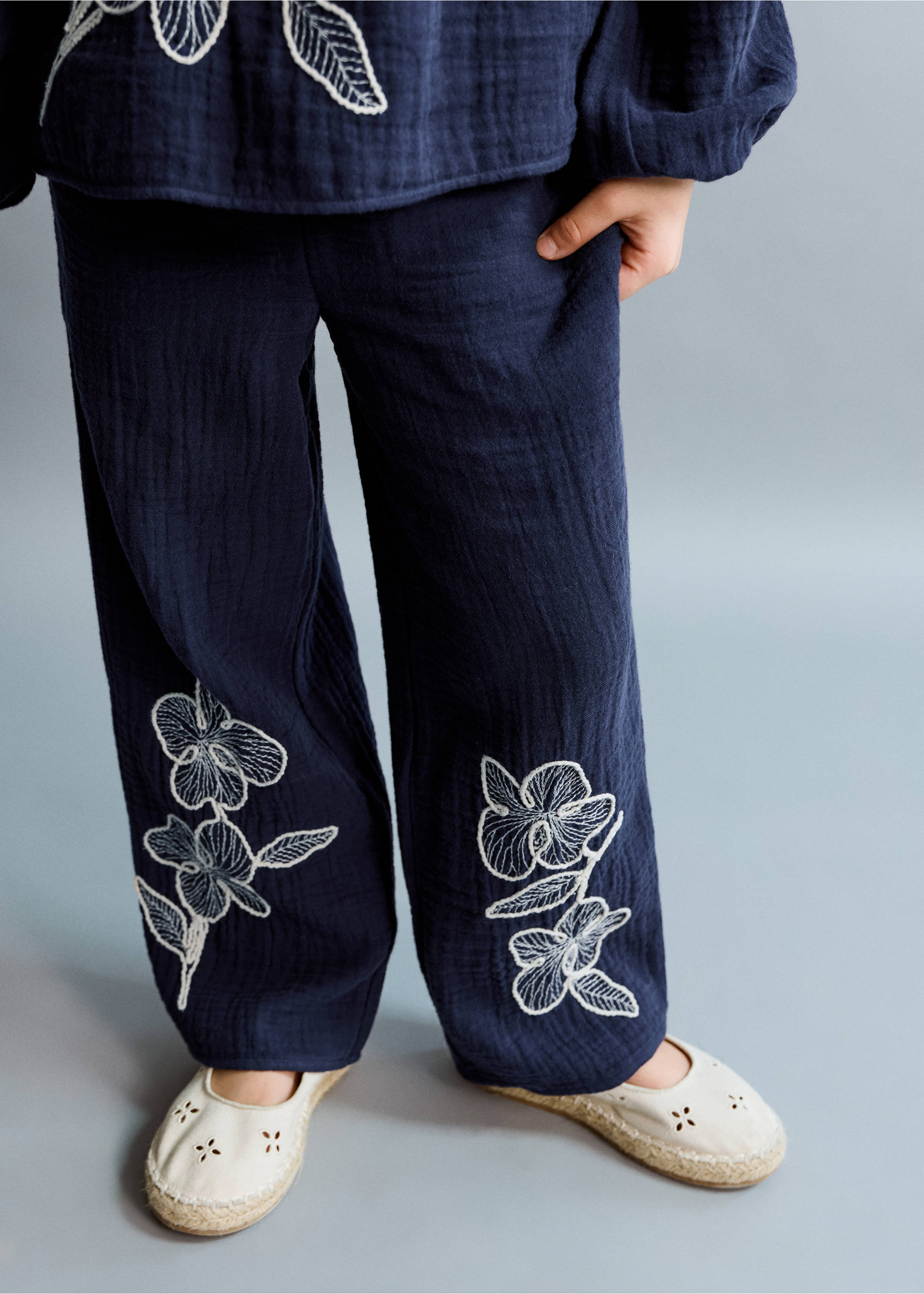 Embroidered floral cotton trousers - Medium plane, Navy. Ref: 27094413-00.