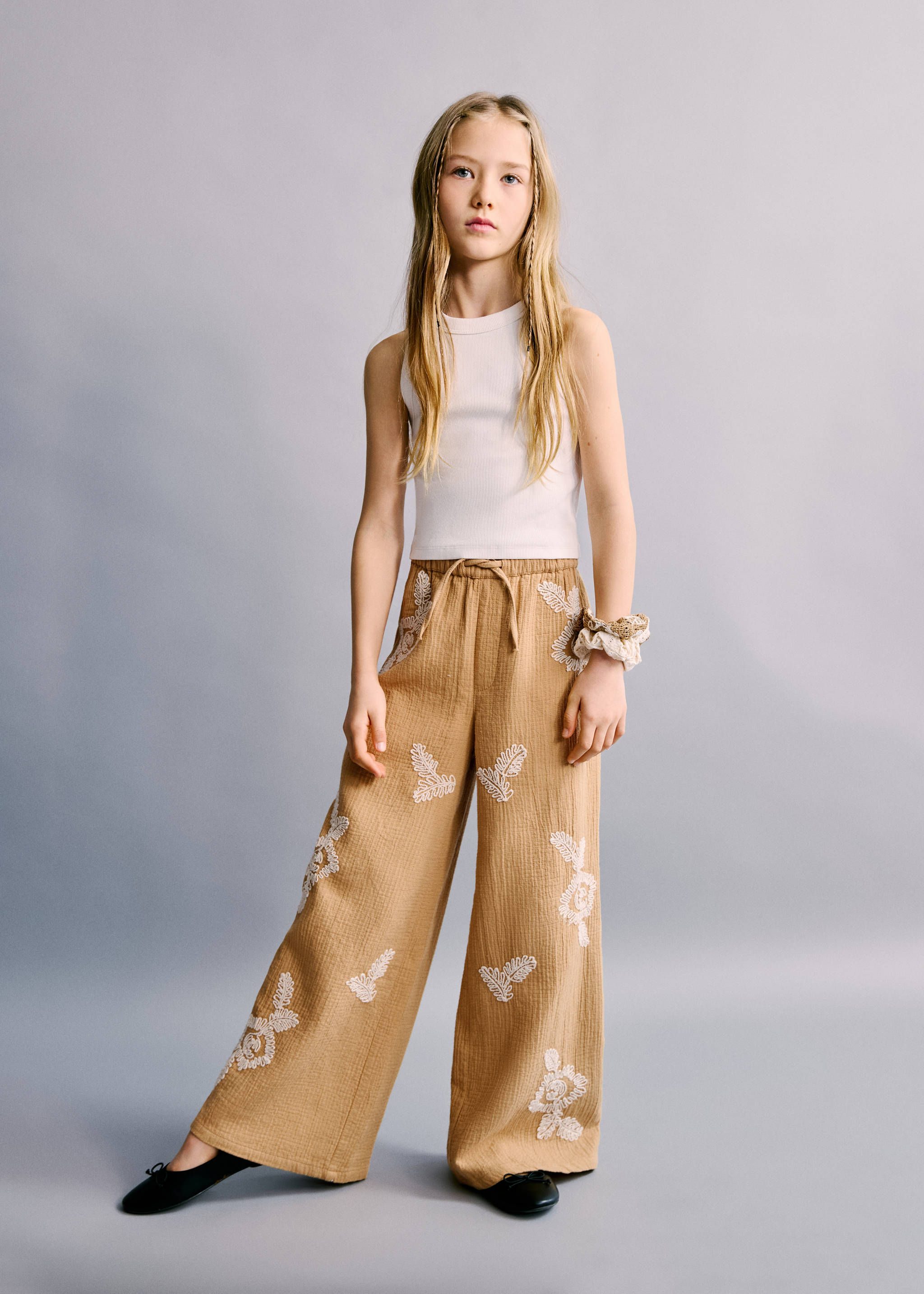 Textured embroidered pants - General plane