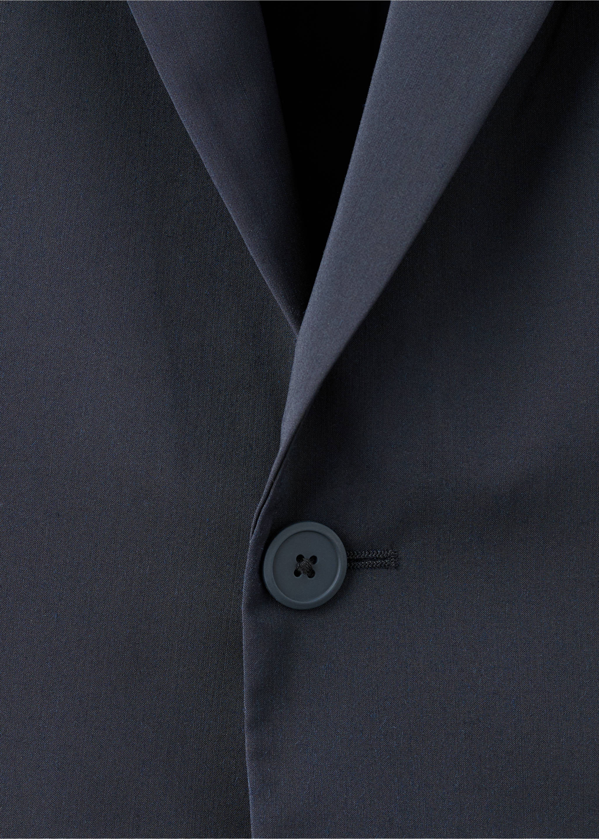 Приталенный пиджак из высокотехнологичной ткани - Деталь изделия 8, Глубокий темно-синий. Ref: 27094419-00.