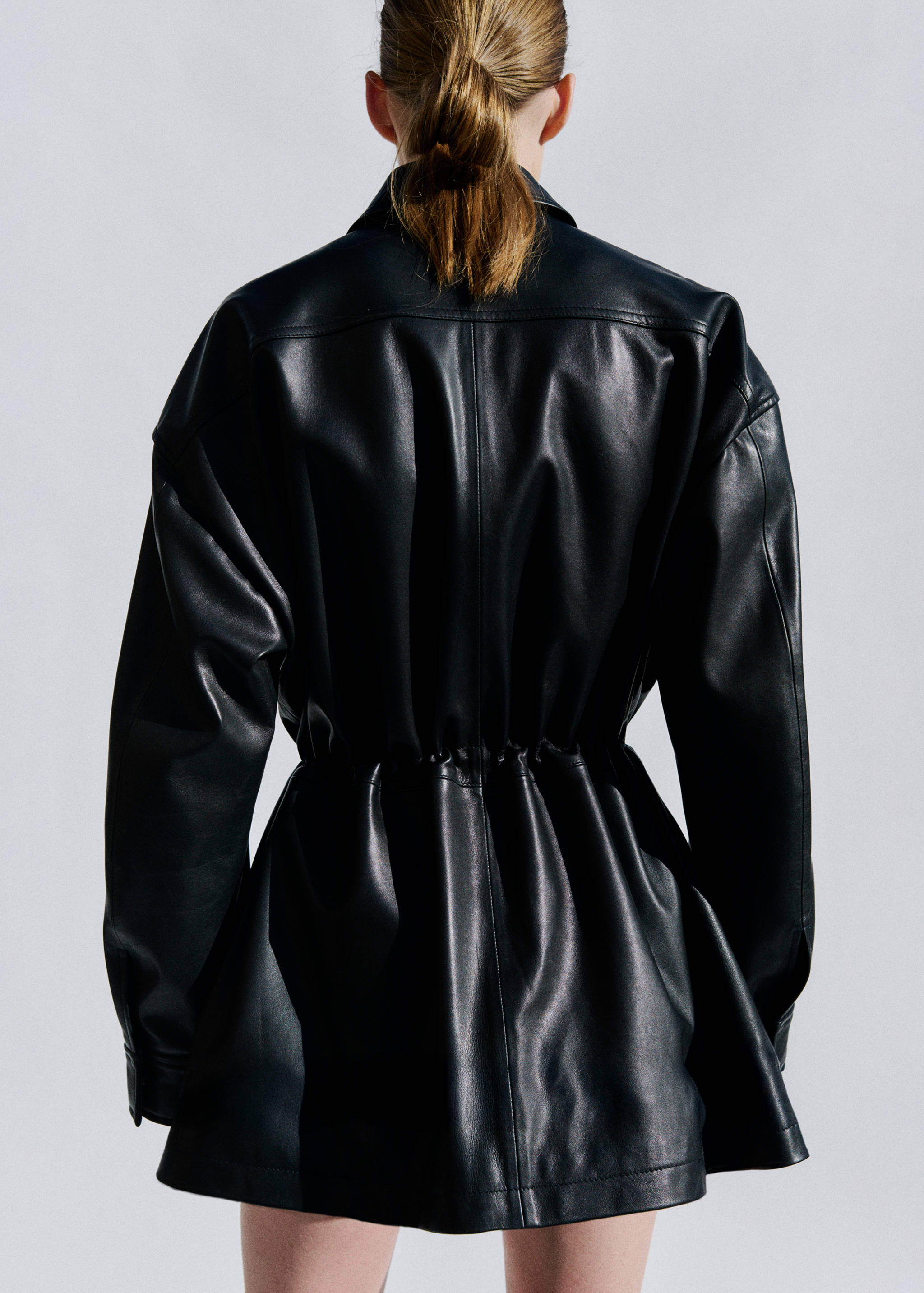 Leather parka with cinched waist - Reverse of the article