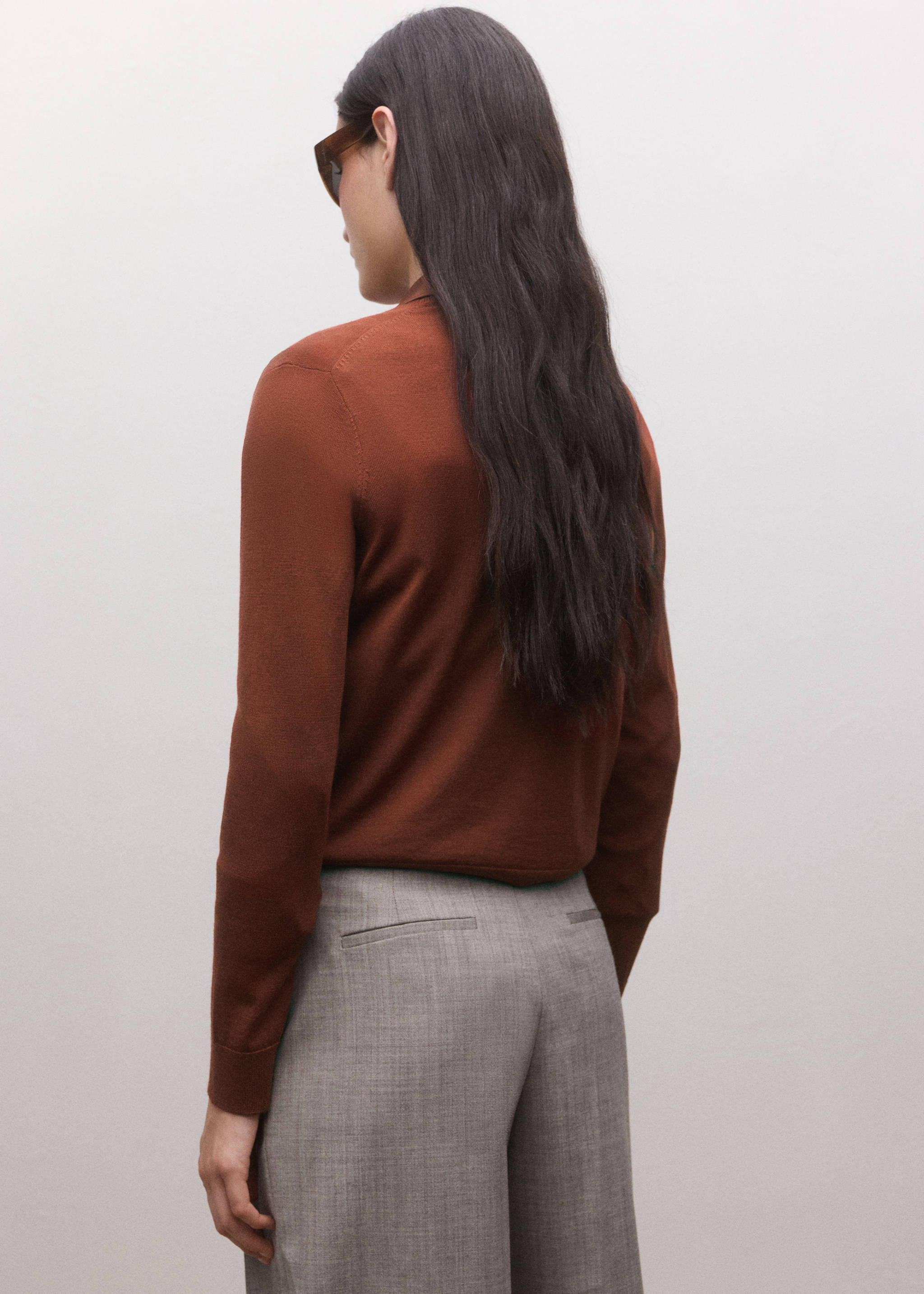 100% wool round-neck sweater - Reverse of the article