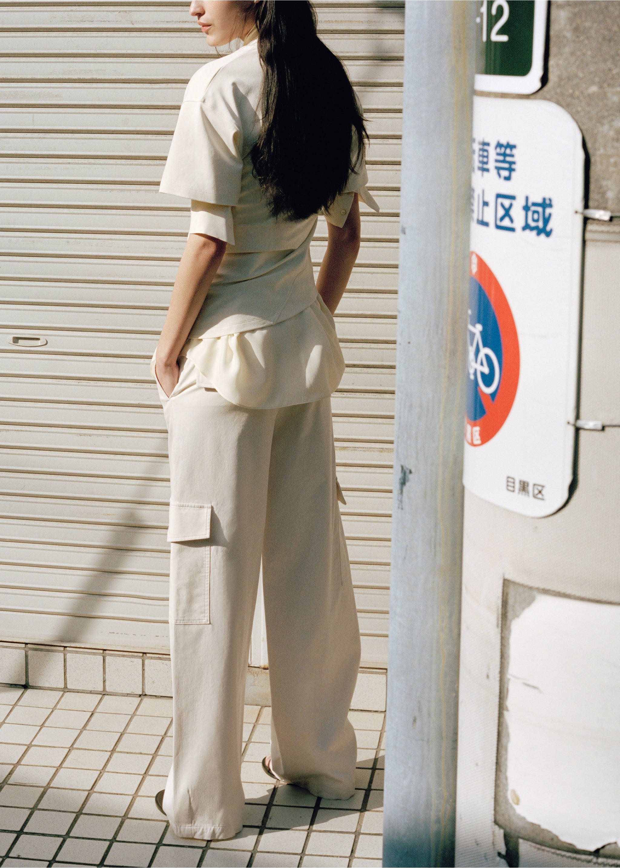 Fitted cotton T-shirt with asymmetric hem - Reverse of the article, Vanilla. Ref: 27094441-00.