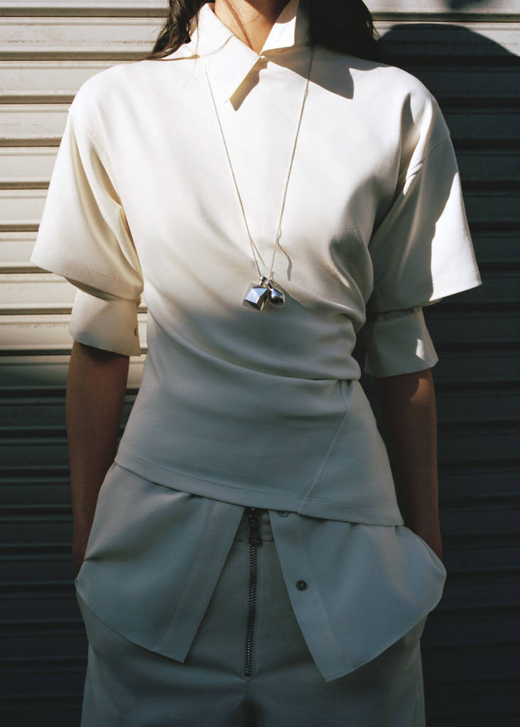 Fitted cotton T-shirt with asymmetric hem — Vanilla