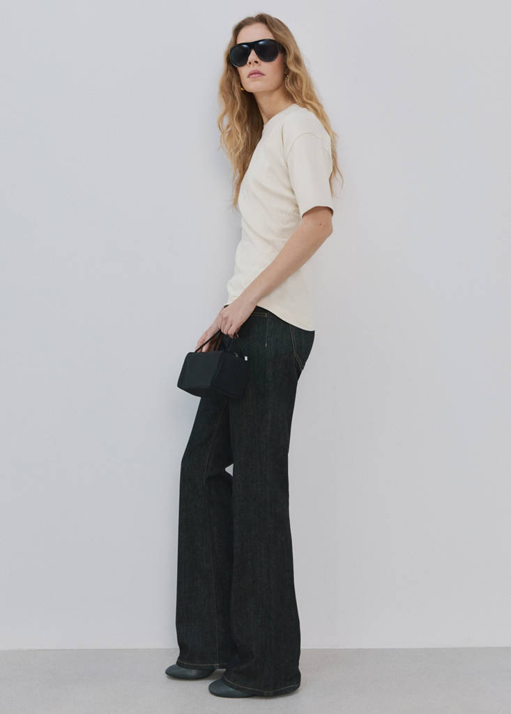 Fitted cotton T-shirt with asymmetric hem — Vanilla