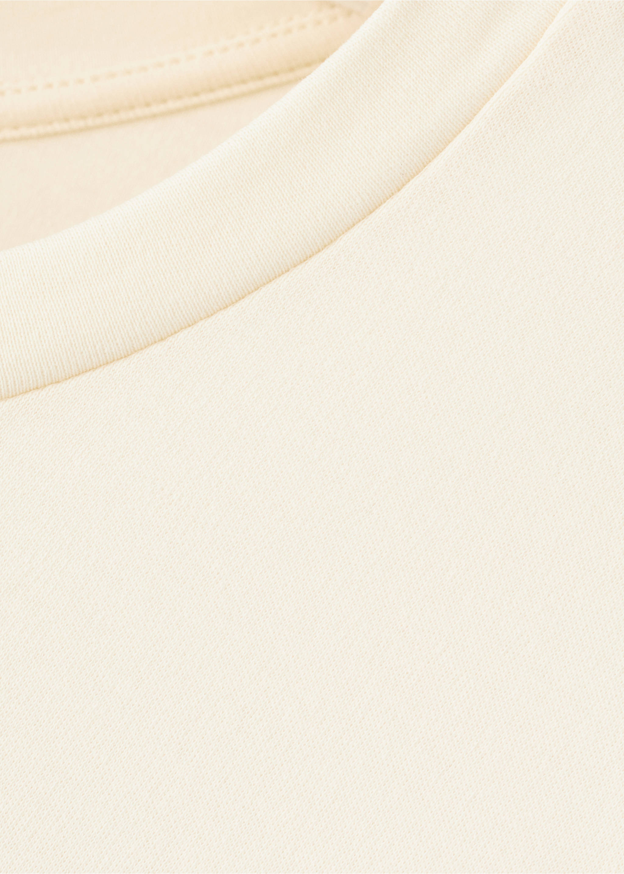 Fitted cotton T-shirt with asymmetric hem - Details of the article 8, Vanilla. Ref: 27094441-00.
