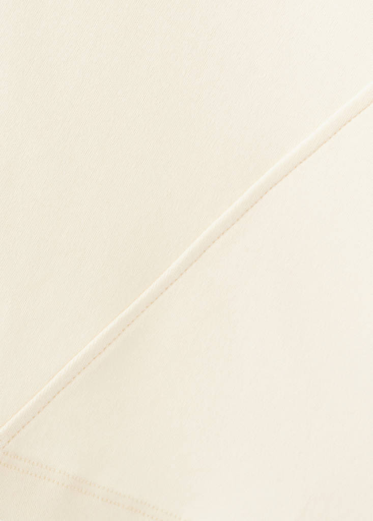 Fitted cotton T-shirt with asymmetric hem — Vanilla