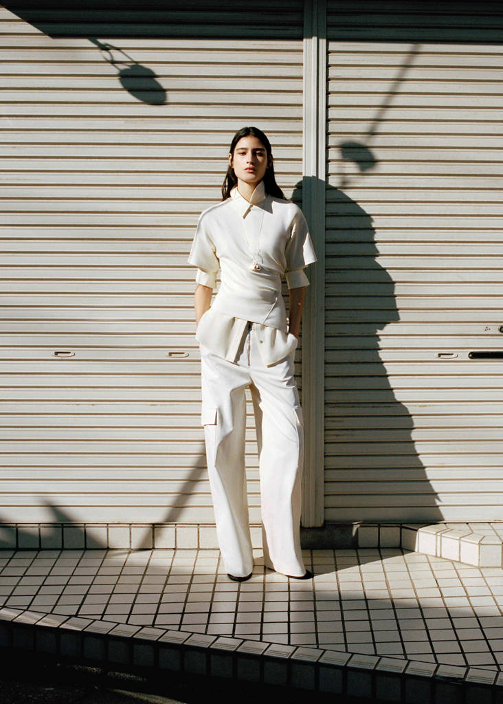 Fitted cotton T-shirt with asymmetric hem — Vanilla