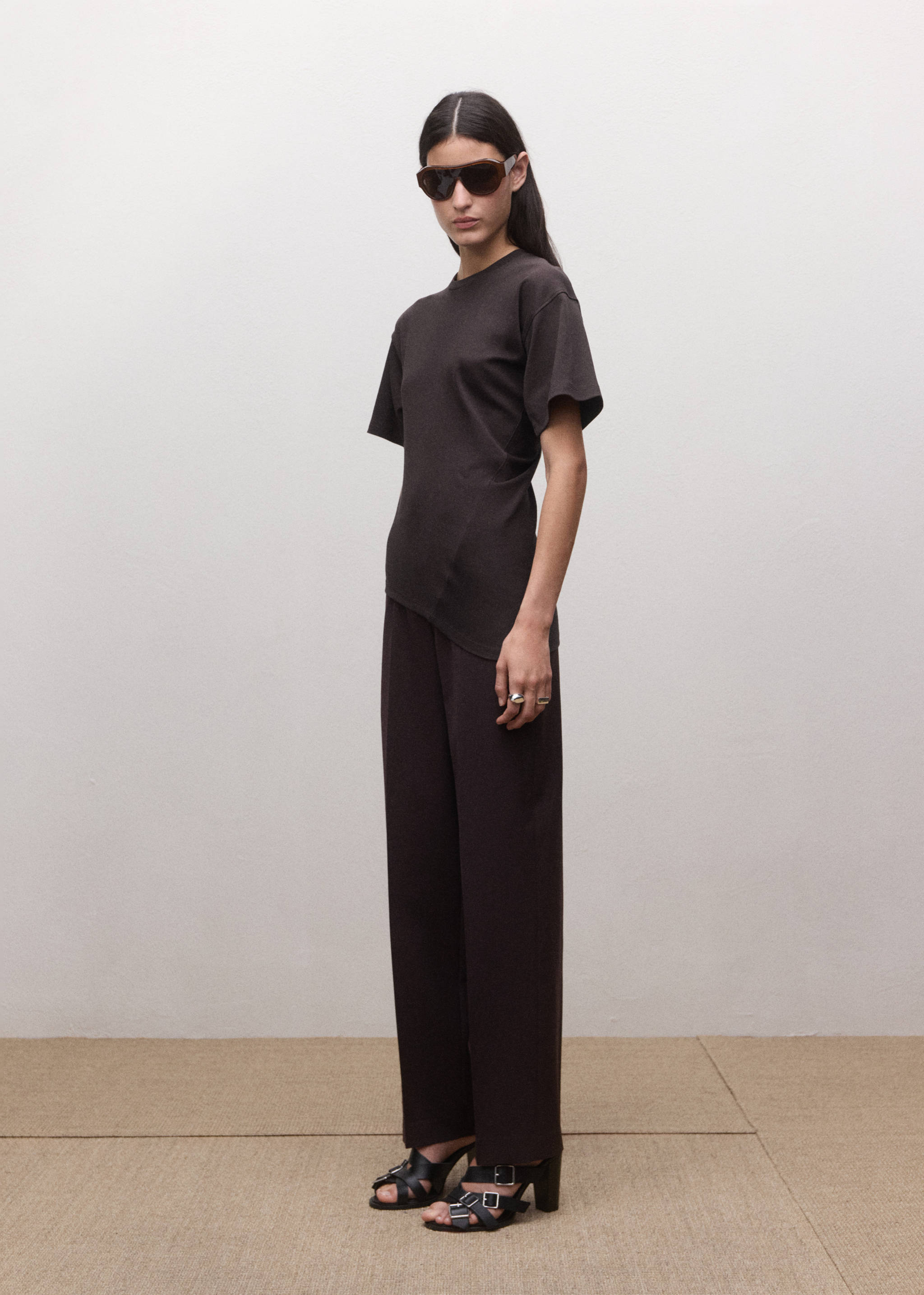 เสื้อยืดผ้าฝ้ายเข้ารูปชายเสื้อแบบอสมมาตร - เครื่องบินขนาดกลาง, สีไวน์แดง. Ref: 27094441-00.