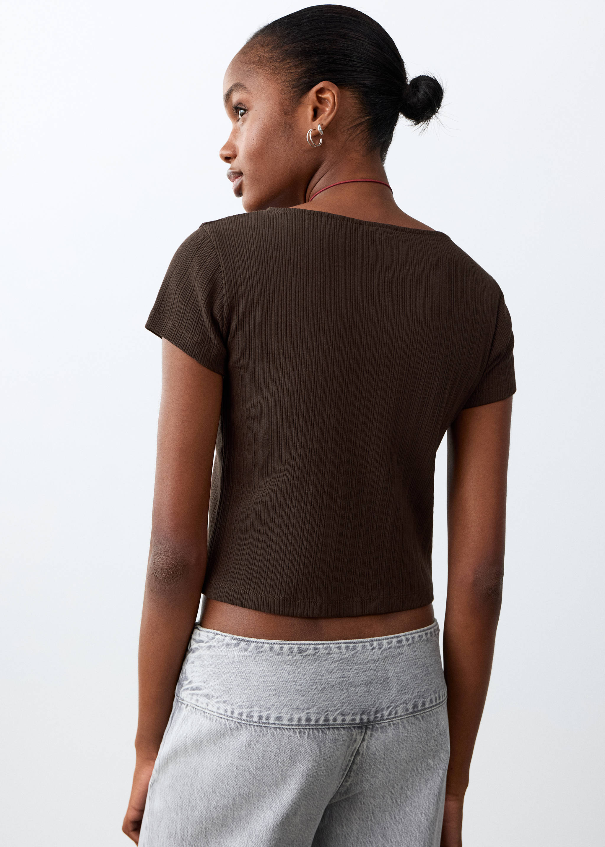 Ribbed T-shirt with button details - Reverse of the article