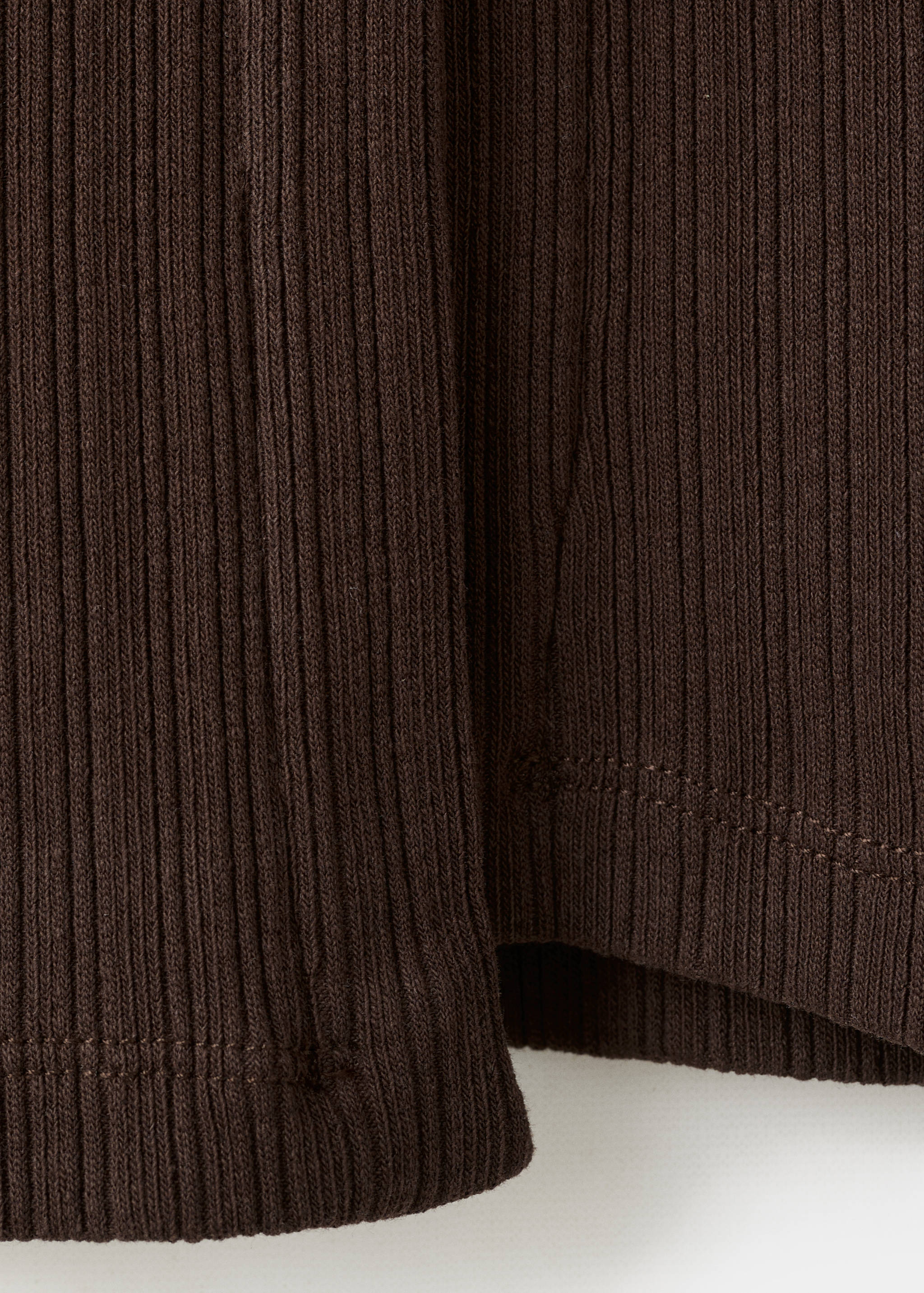 Ribbed T-shirt with button details - Details of the article 0