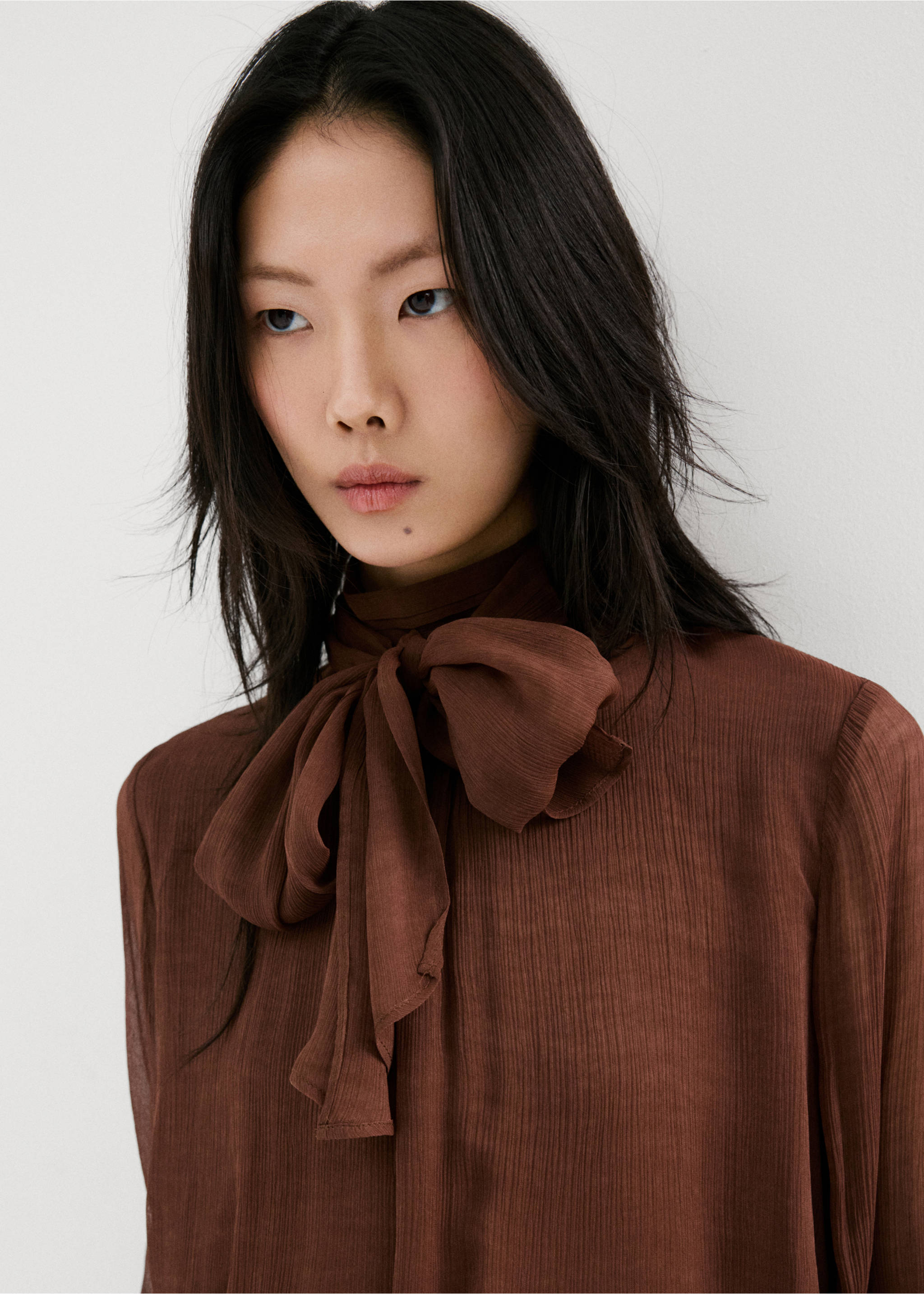 High-neck frilled blouse - Details of the article 2, Brown. Ref: 27094445-00.