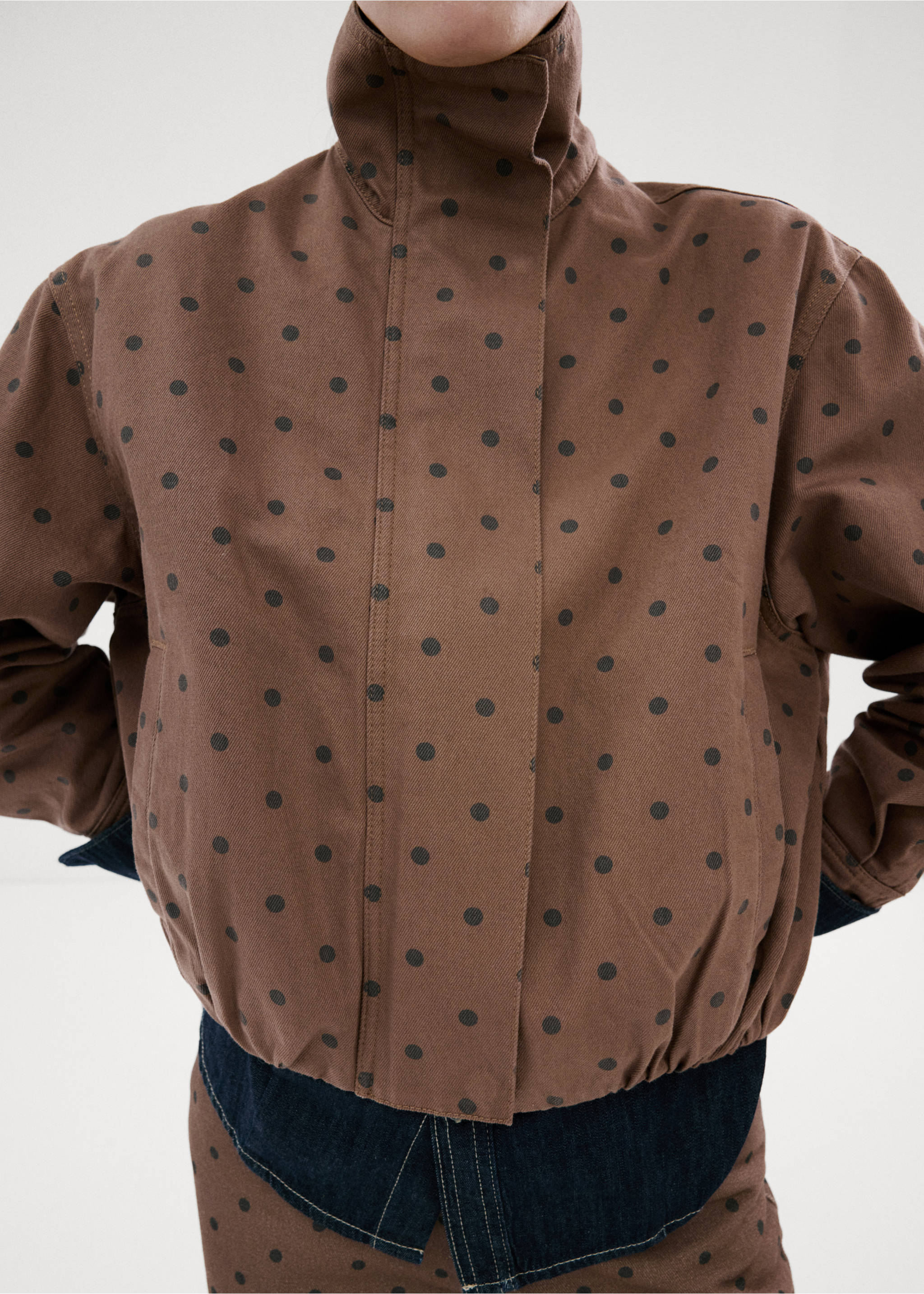 Veste bomber en jean à pois - Détail de l'article 6, Chocolat. Ref: 27094447-00.