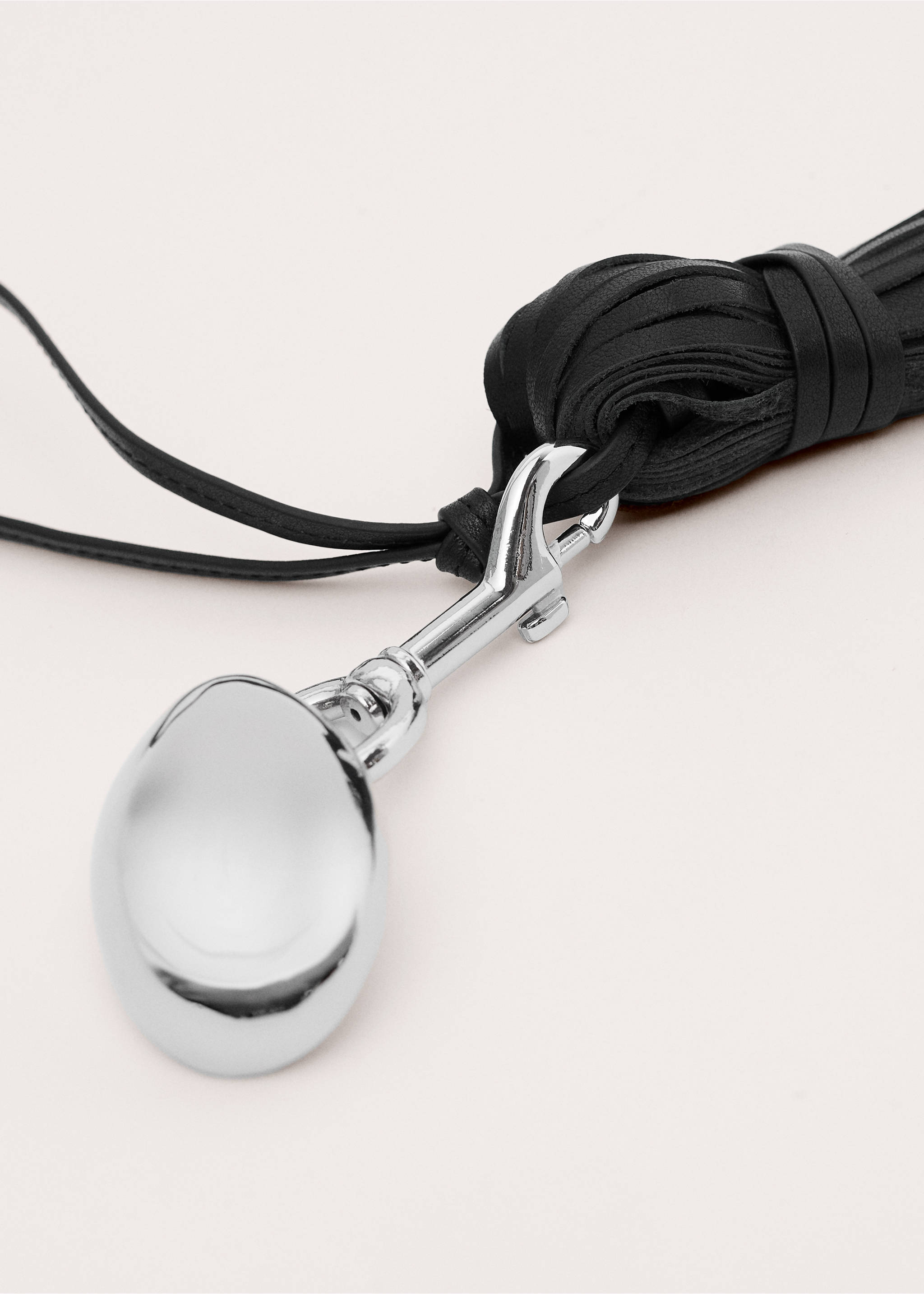 Fringed leather keyring - Medium plane, Black. Ref: 27094449-00.