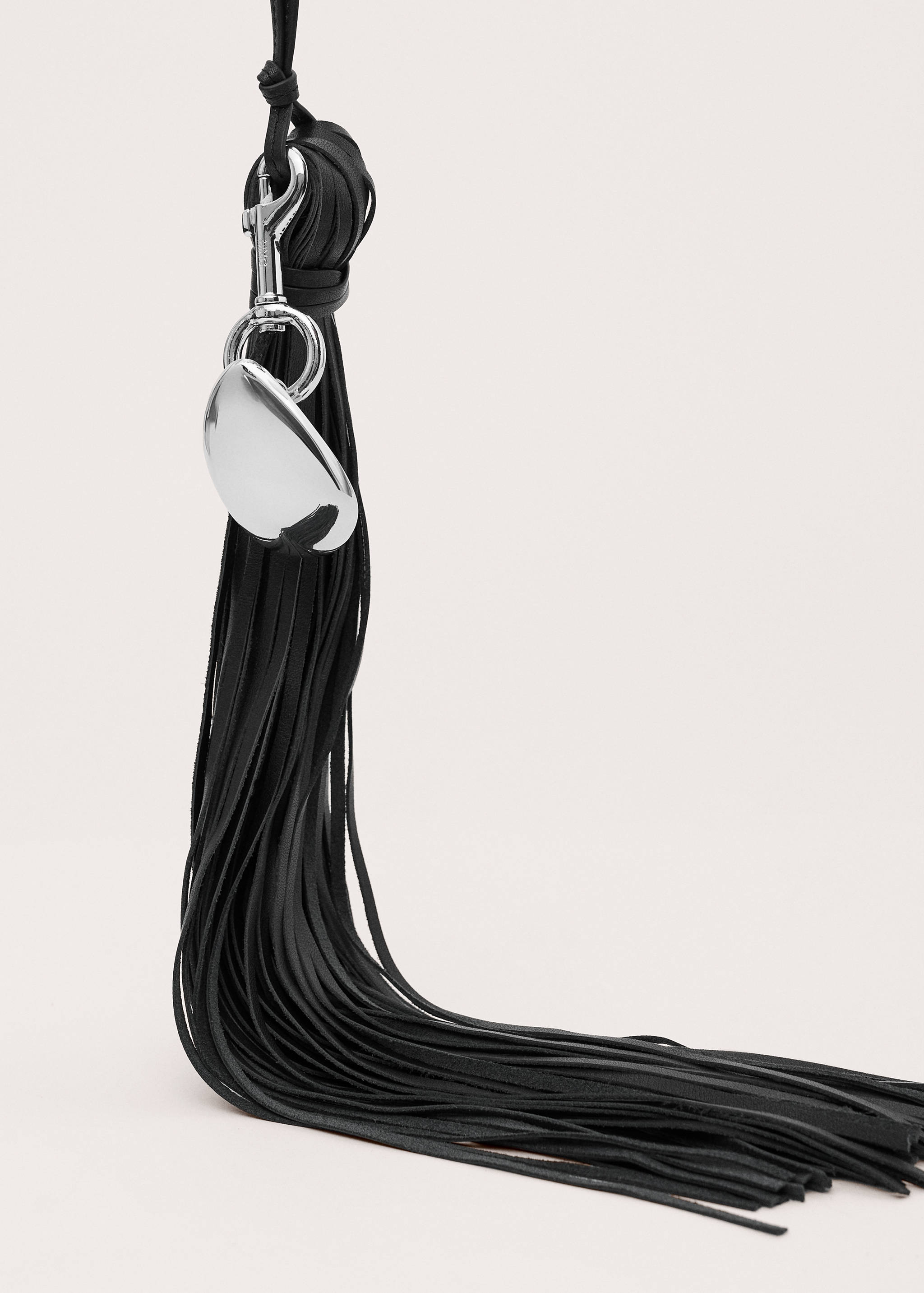 Fringed leather keyring - Details of the article 1