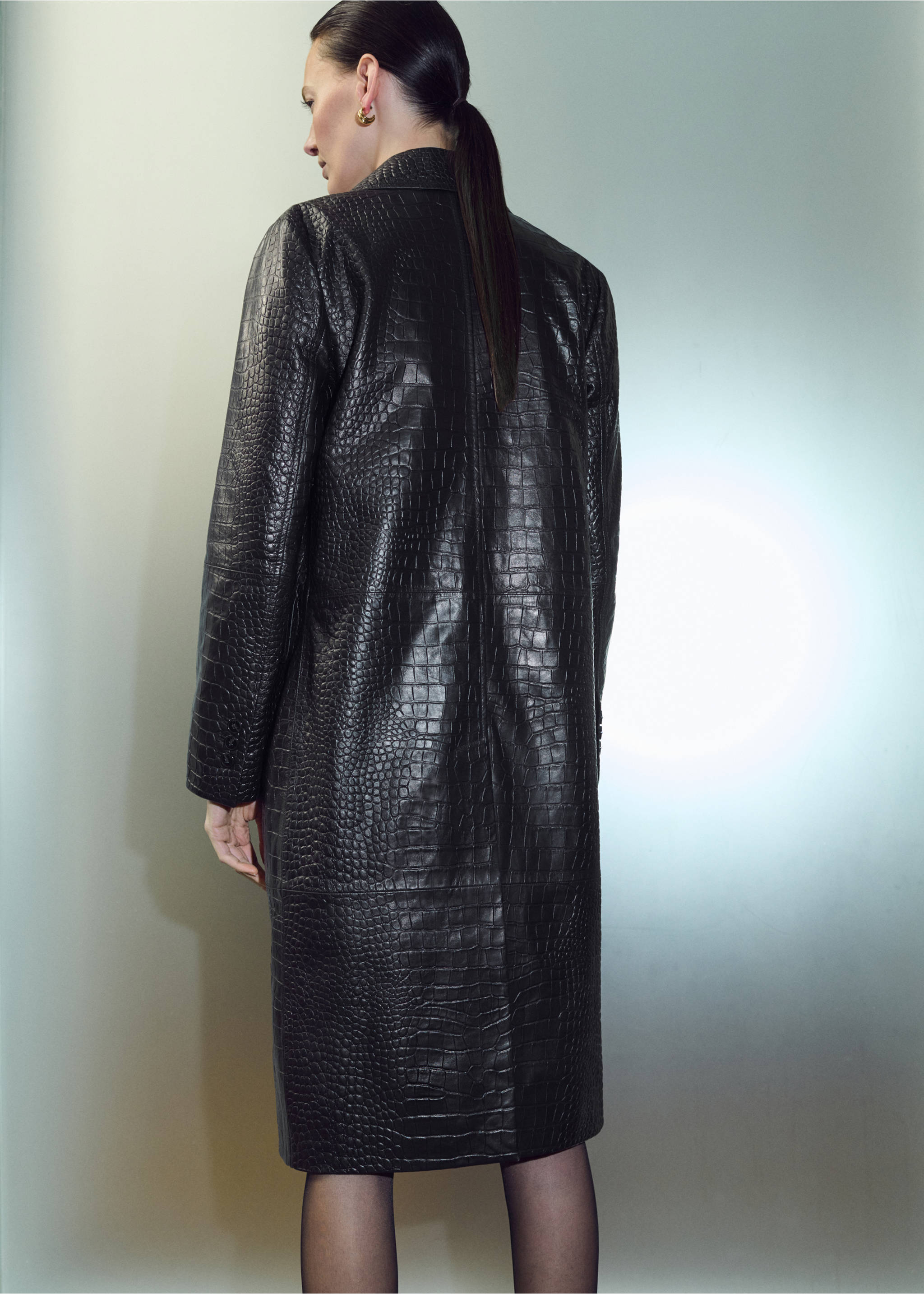 Crocodile-effect faux fur coat - Reverse of the article, Black. Ref: 27094772-00.