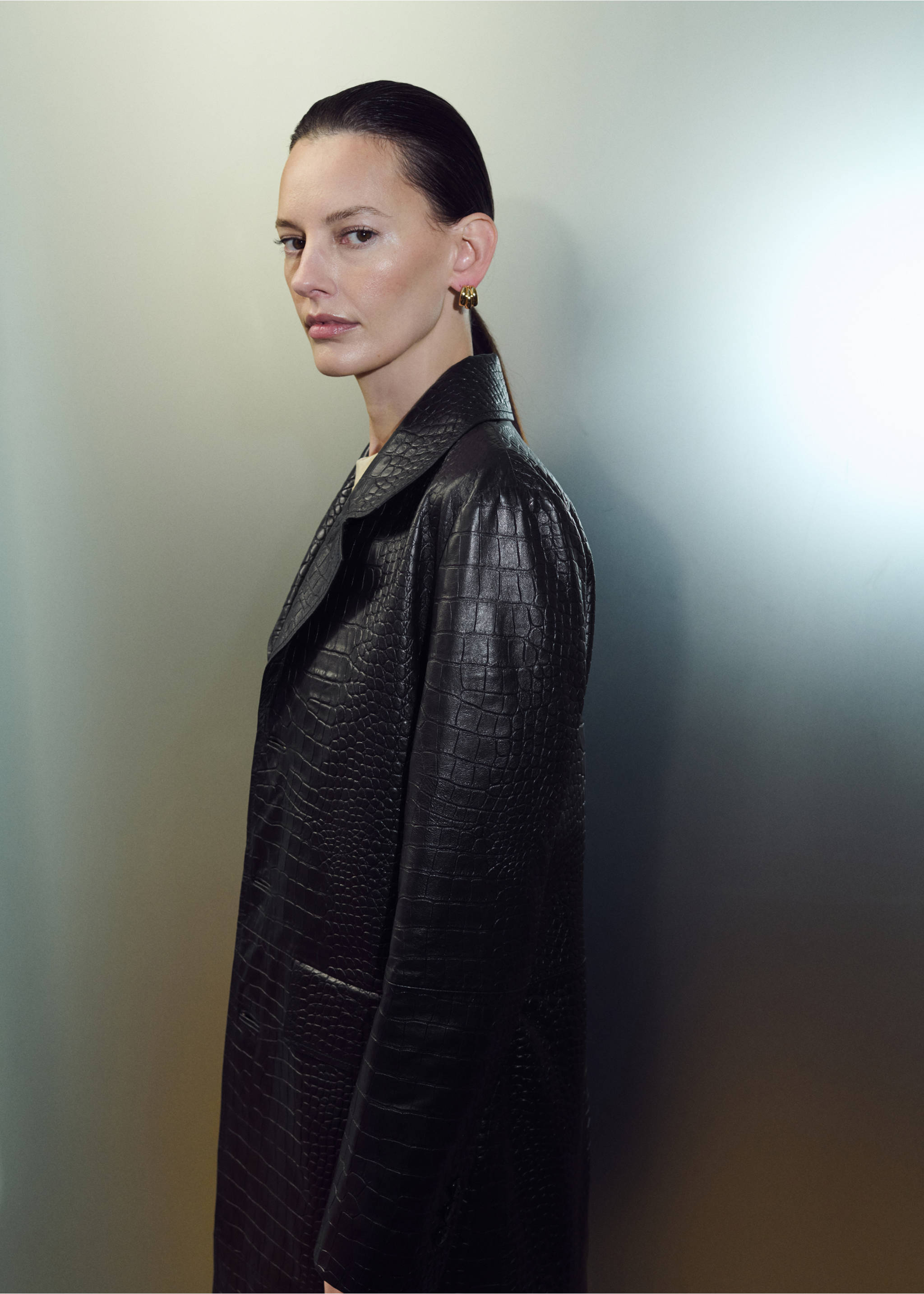 Crocodile-effect faux fur coat - Details of the article 1, Black. Ref: 27094772-00.