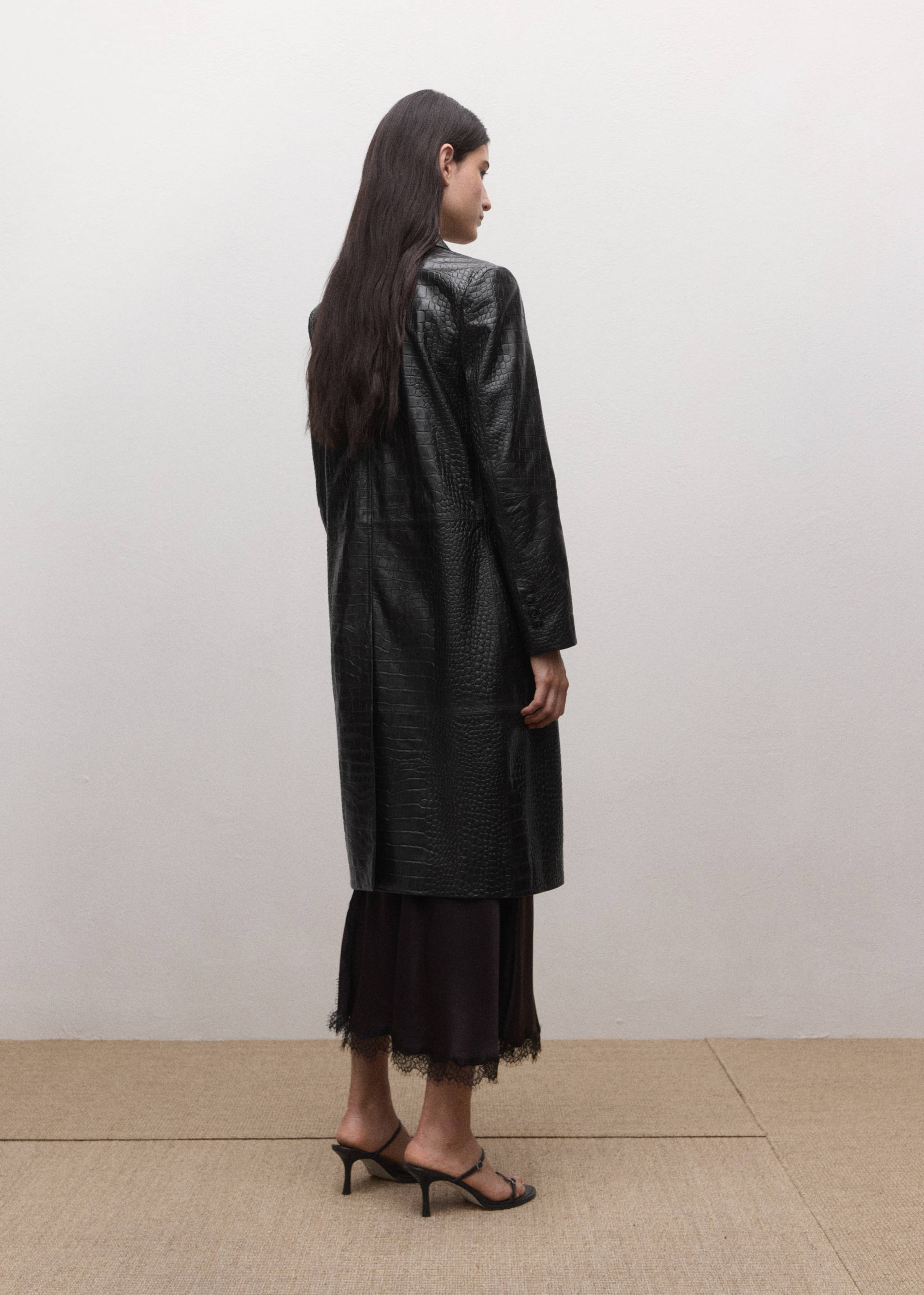 Crocodile-effect faux fur coat - Reverse of the article