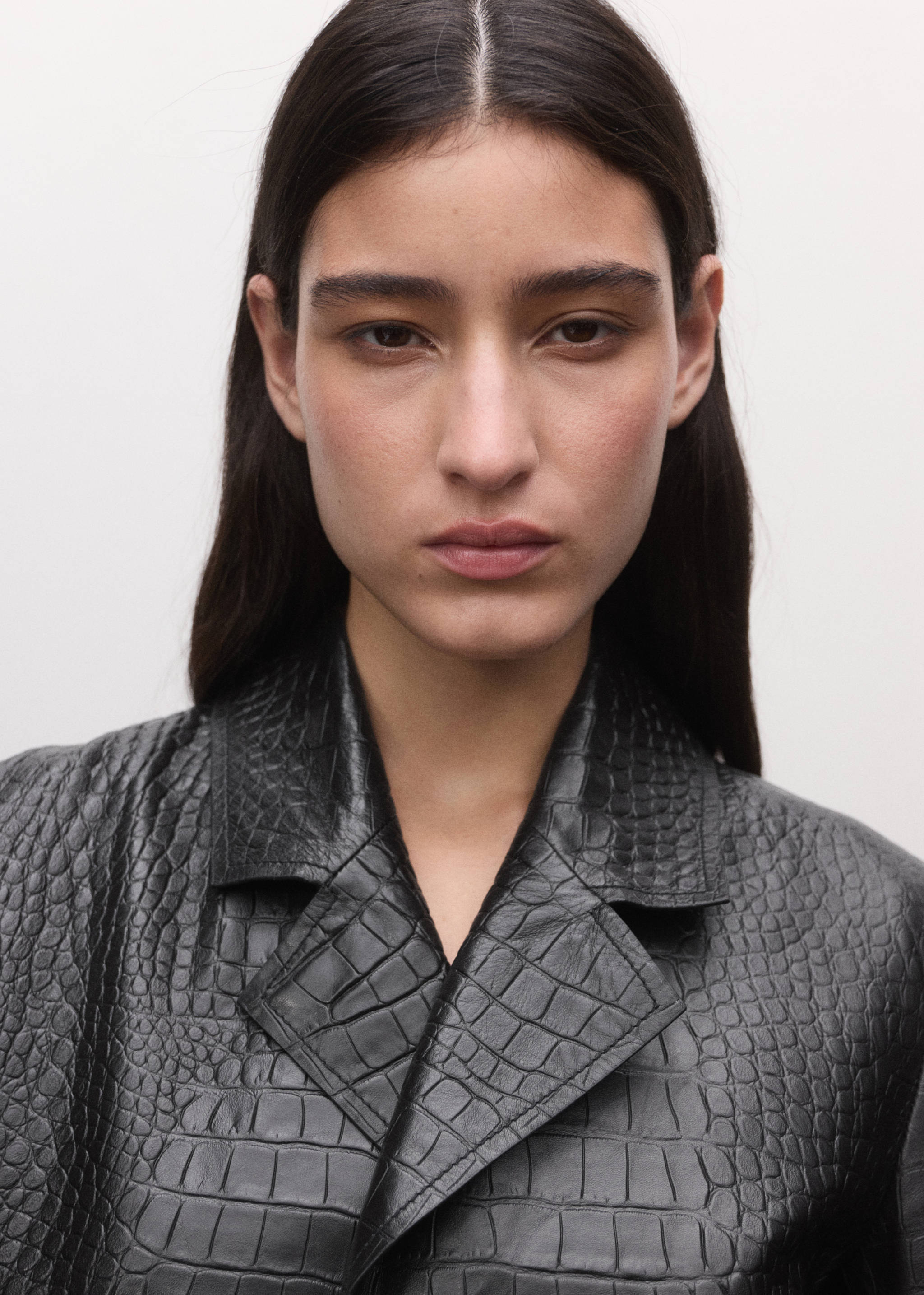 Crocodile-effect faux fur coat - Details of the article 1