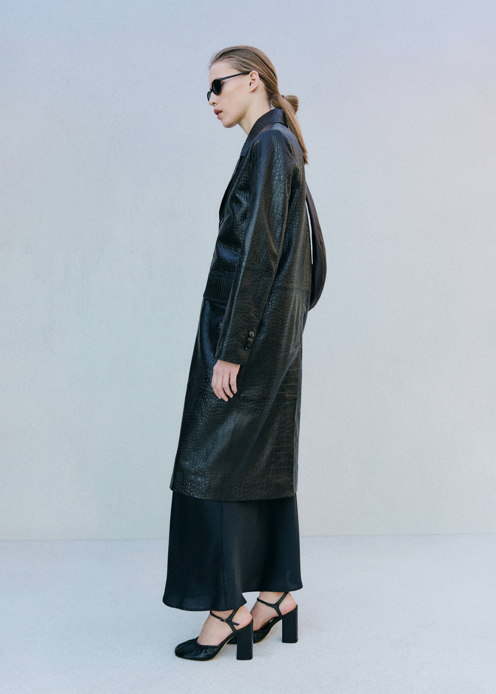 Crocodile-effect faux fur coat - General plane