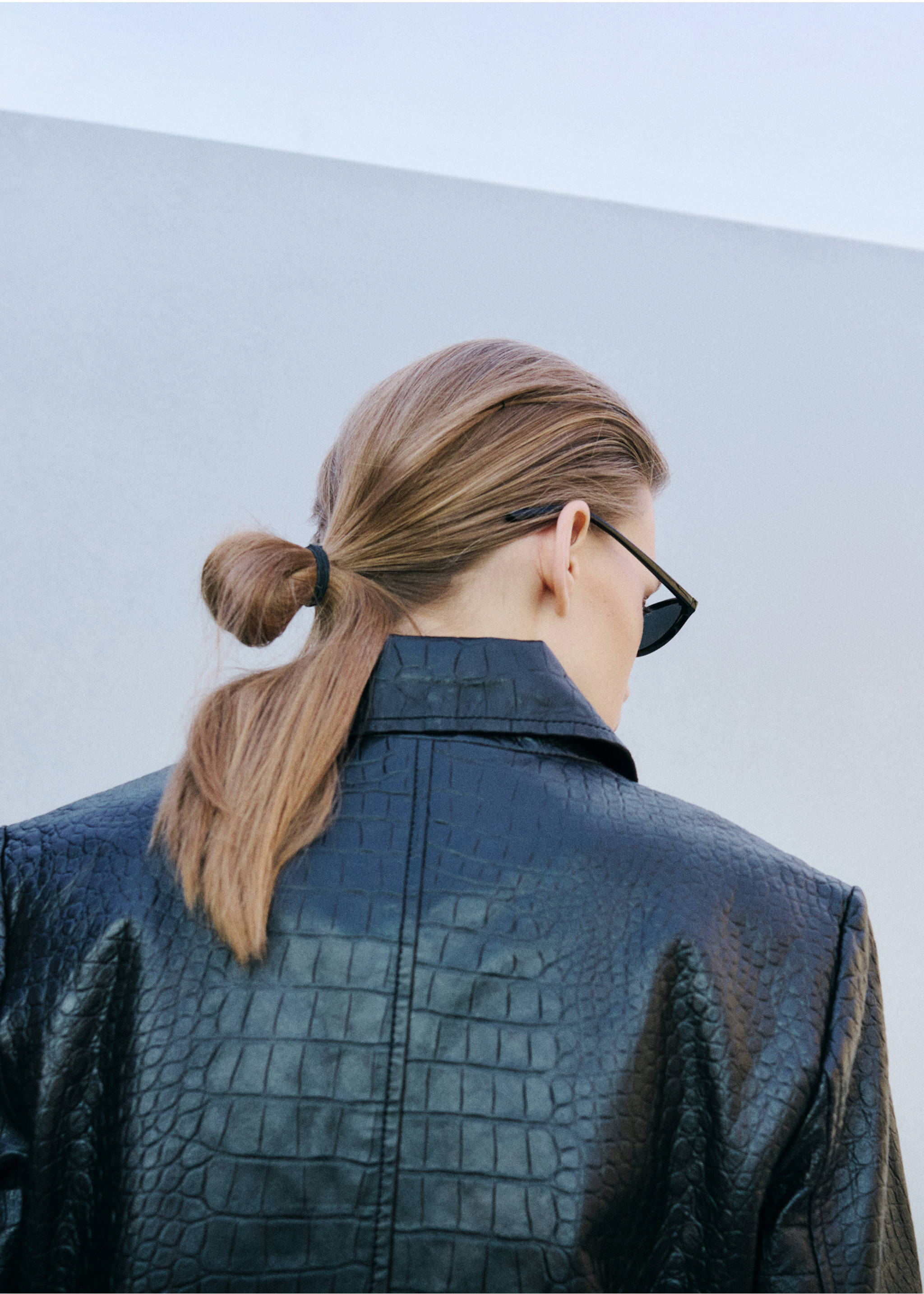 Crocodile-effect faux fur coat - Details of the article 1, Black. Ref: 27094772-04.