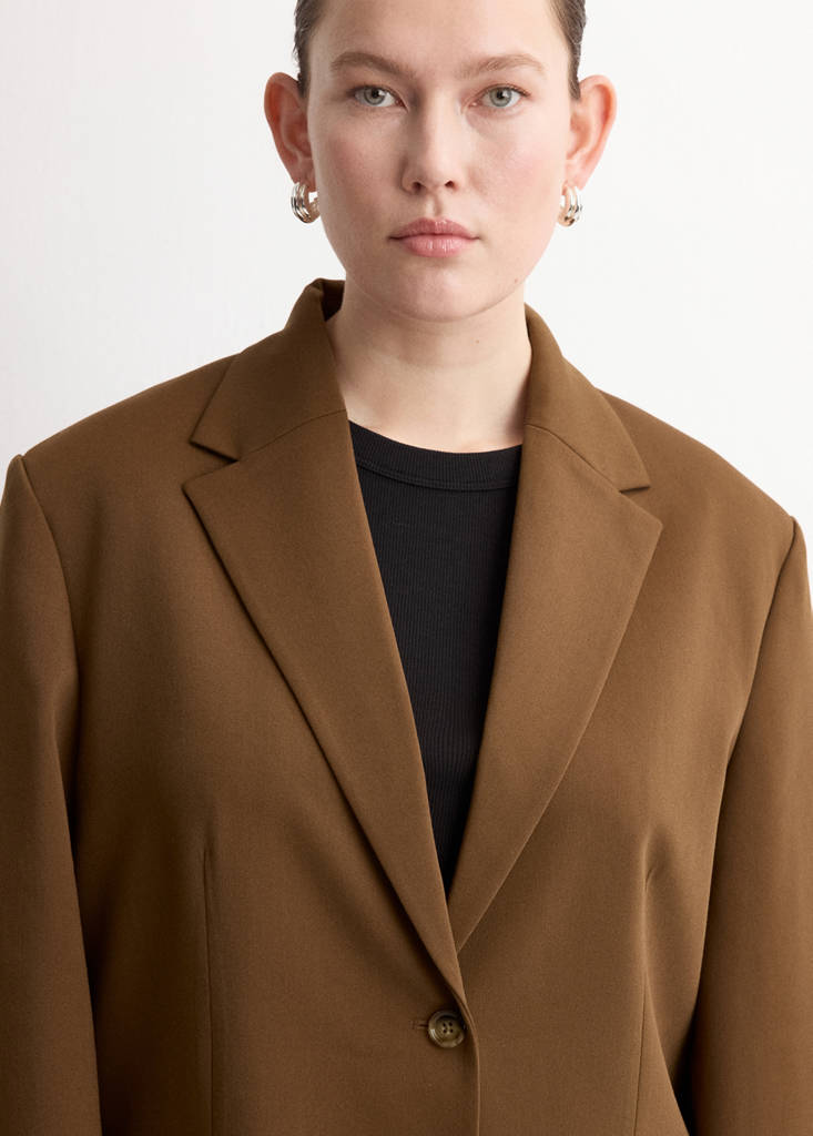Straight jacket with flap pockets — Caramel
